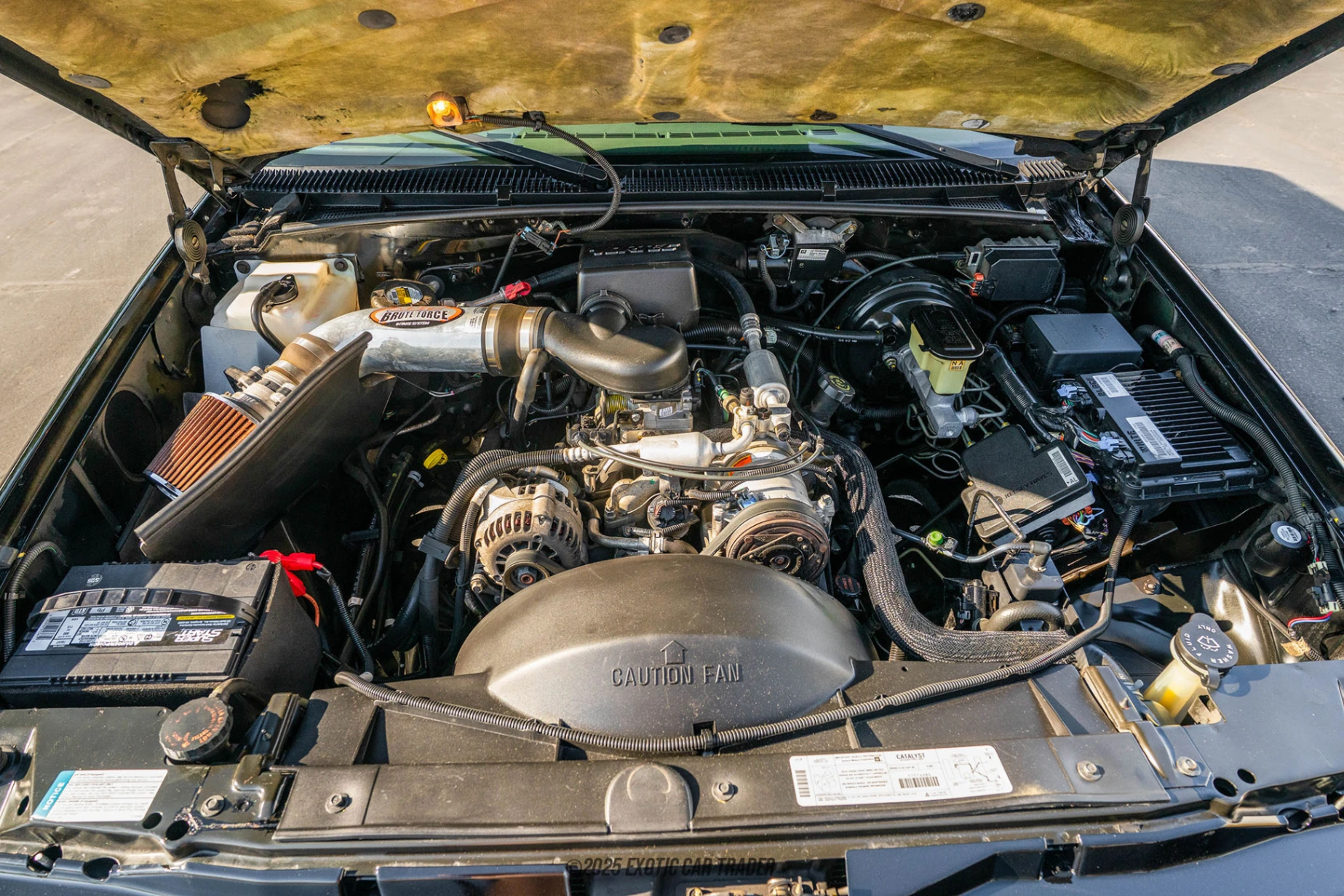 1999 Chevrolet Tahoe - Engine Photo