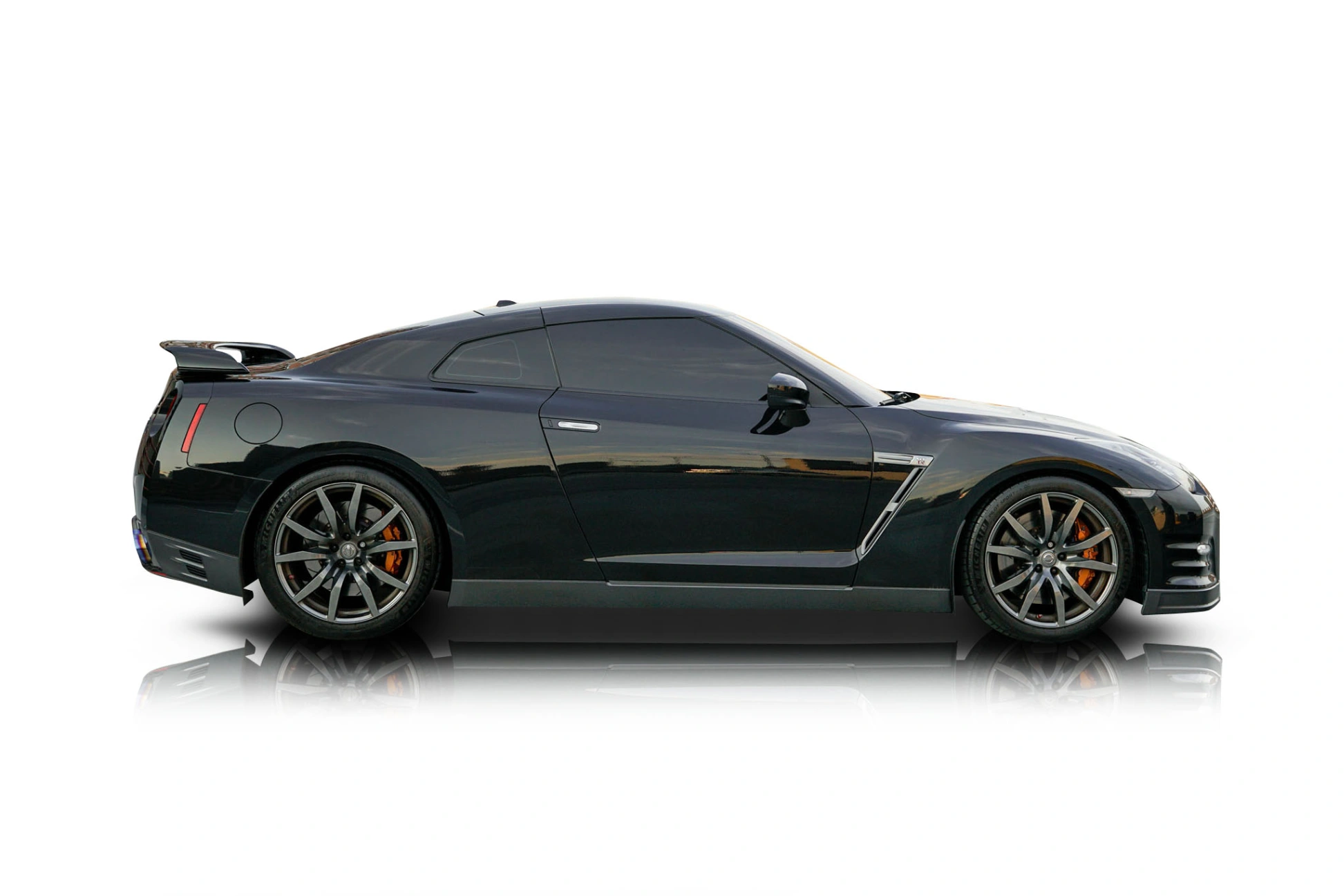 2014 Nissan GT-R - Passenger side