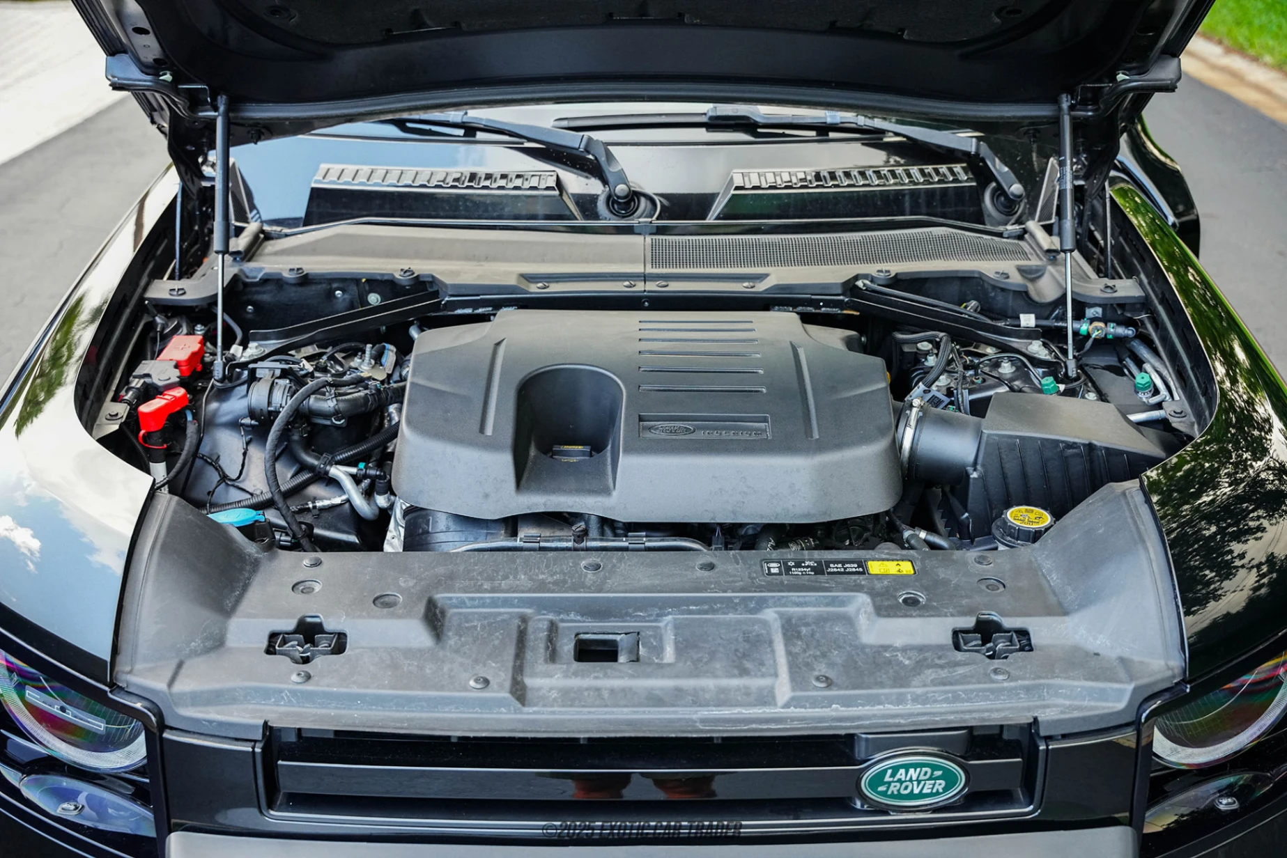 2023 Land Rover Defender 130 - Engine Photo