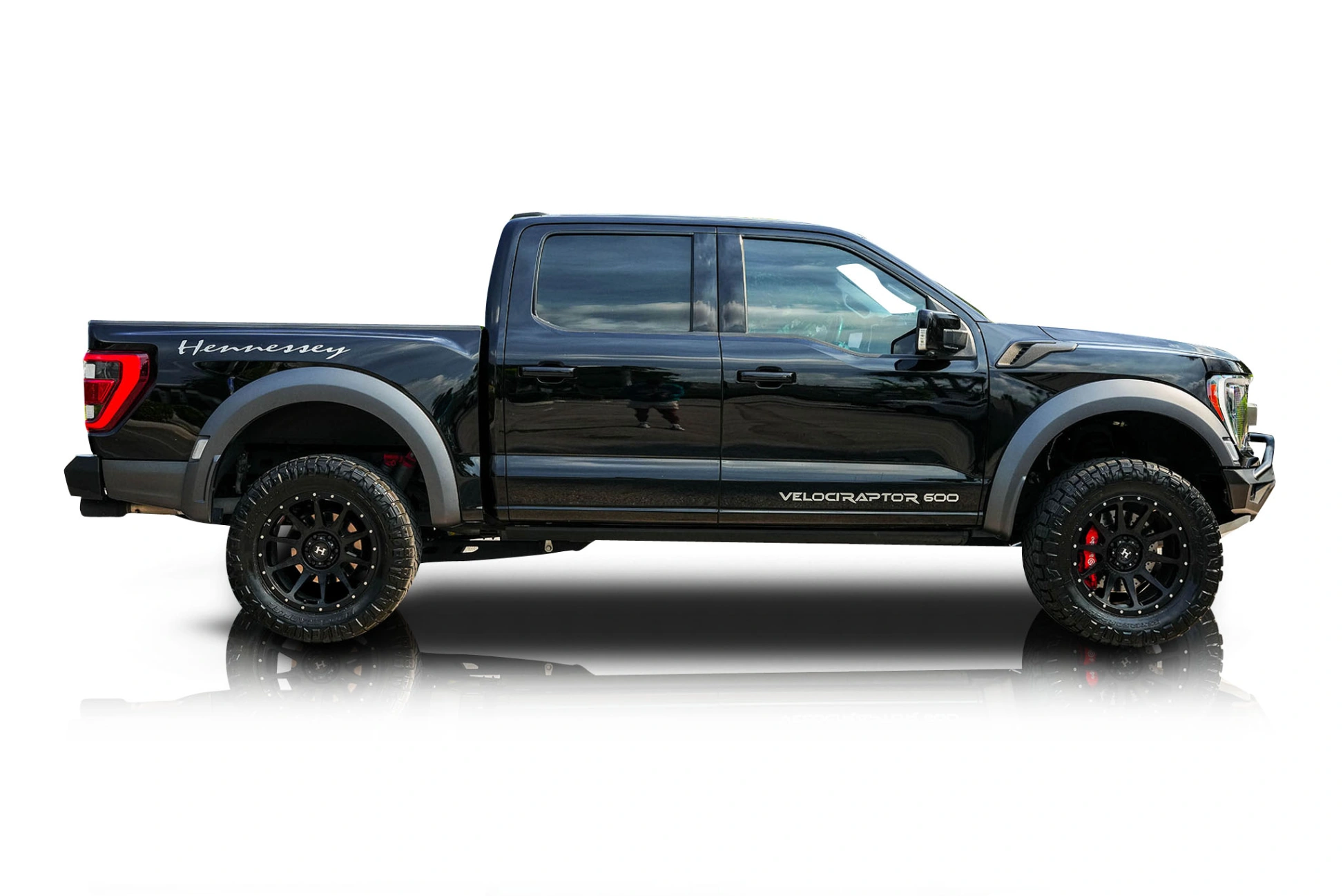An incredible side shot photo of a Ford F-150 that you should buy.