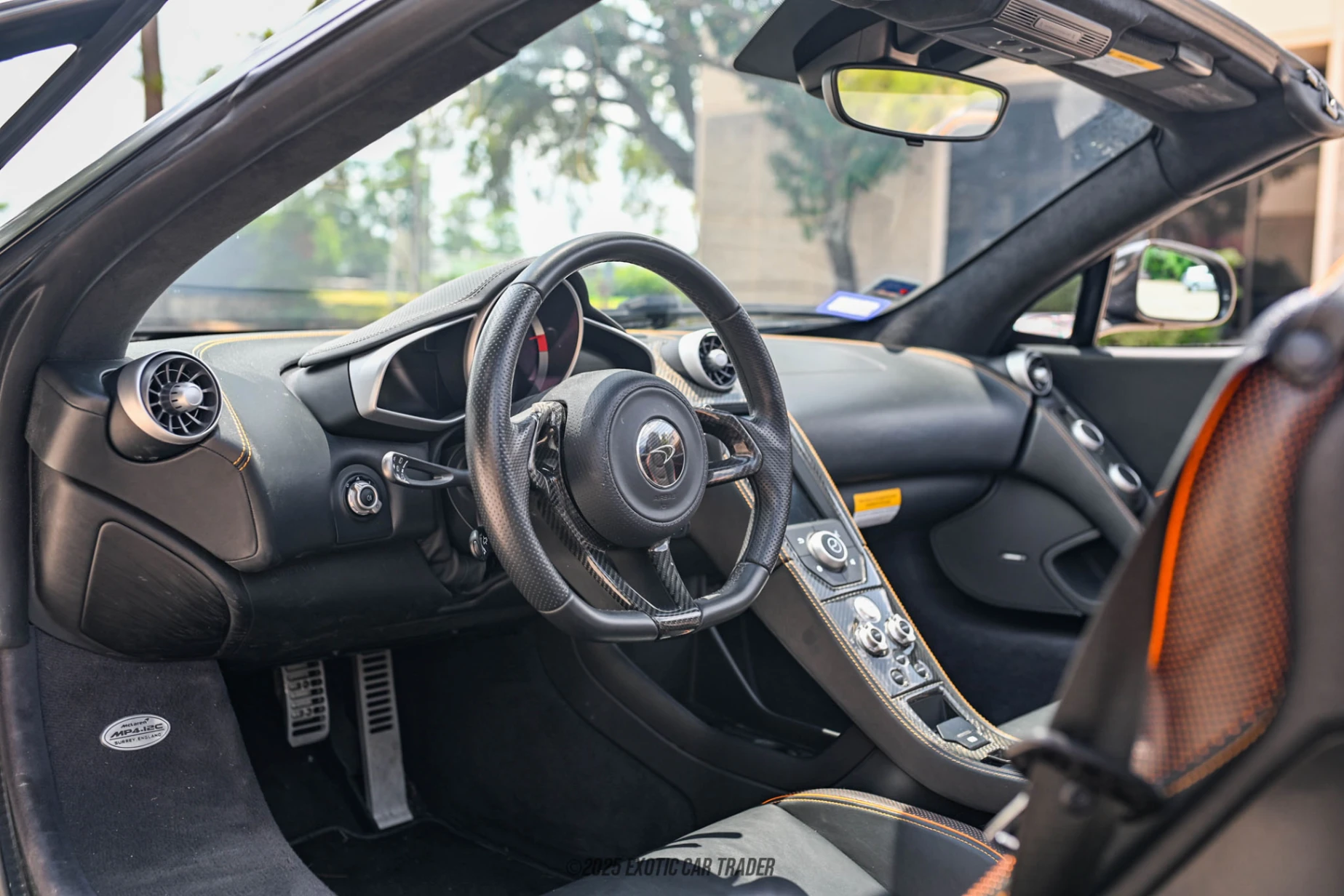 2013 McLaren MP4-12C - Interior Photo