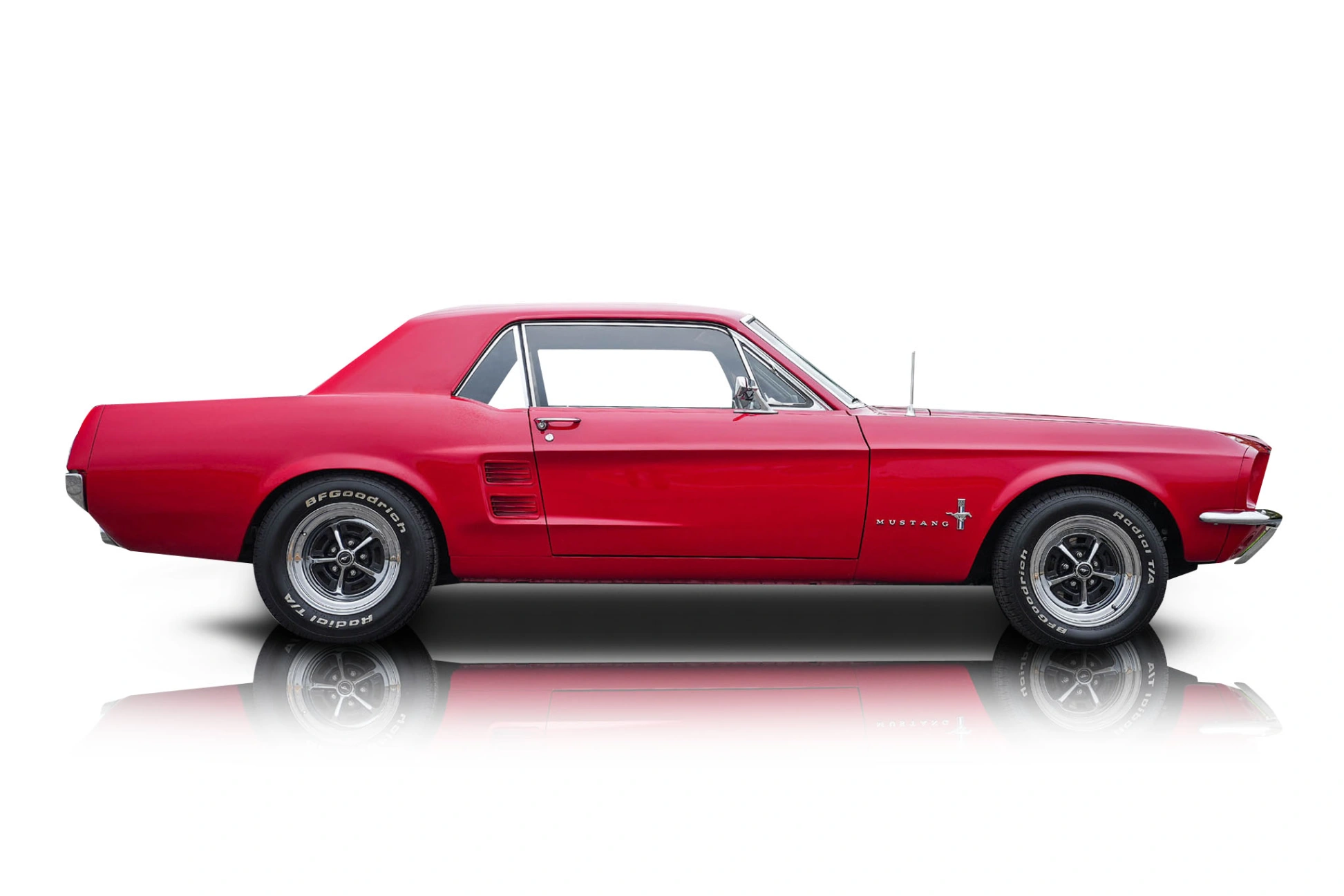 An incredible side shot photo of a Ford Mustang that you should buy.