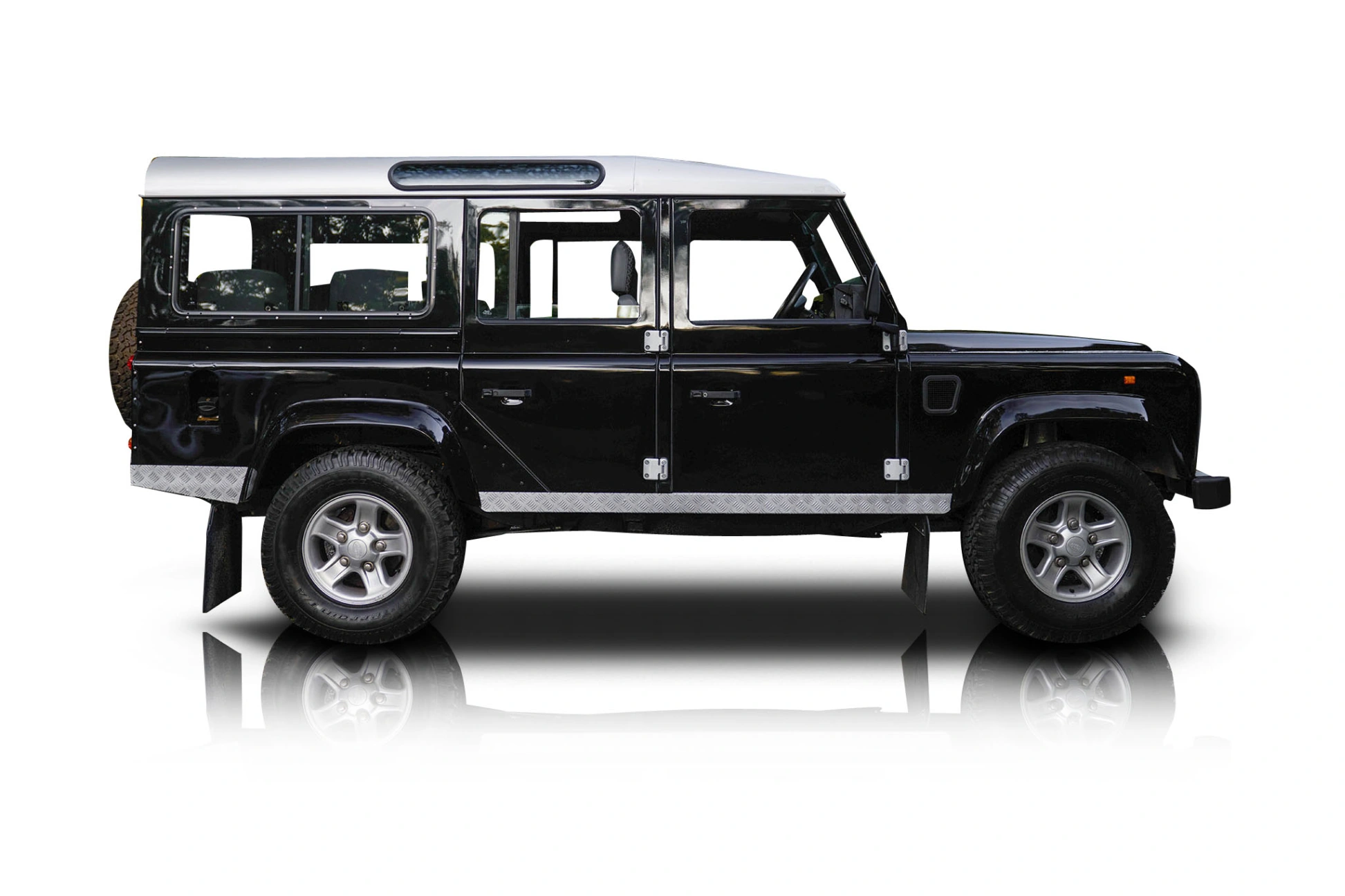 An incredible side shot photo of a Land Rover Defender 110 that you should buy.