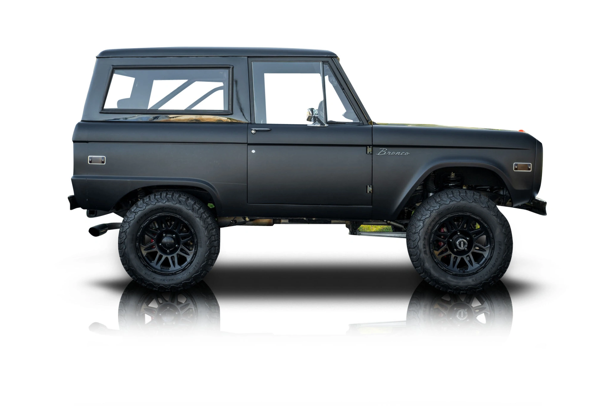 An incredible side shot photo of a Ford Bronco that you should buy.