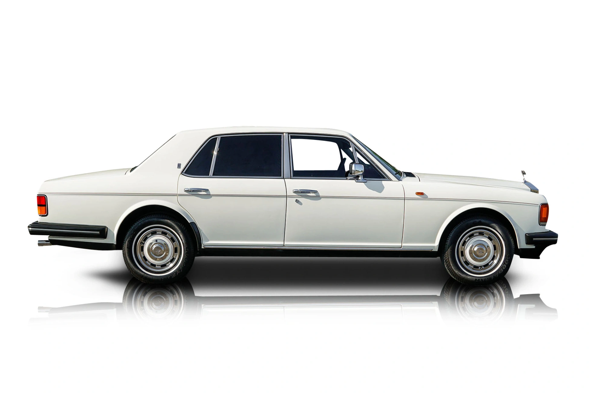 An incredible side shot photo of a Rolls-Royce Silver Spirit that you should buy.