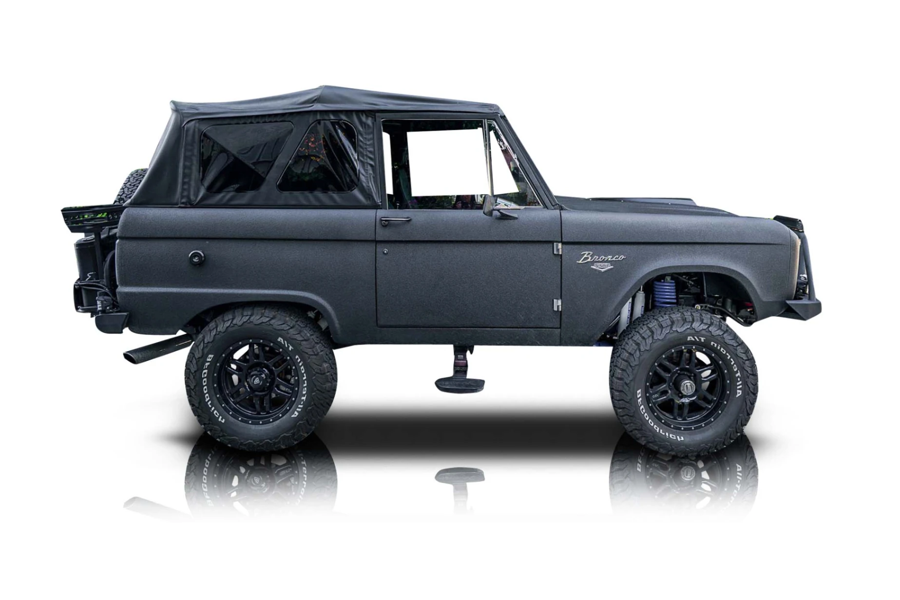 An incredible side shot photo of a Ford Bronco that you should buy.