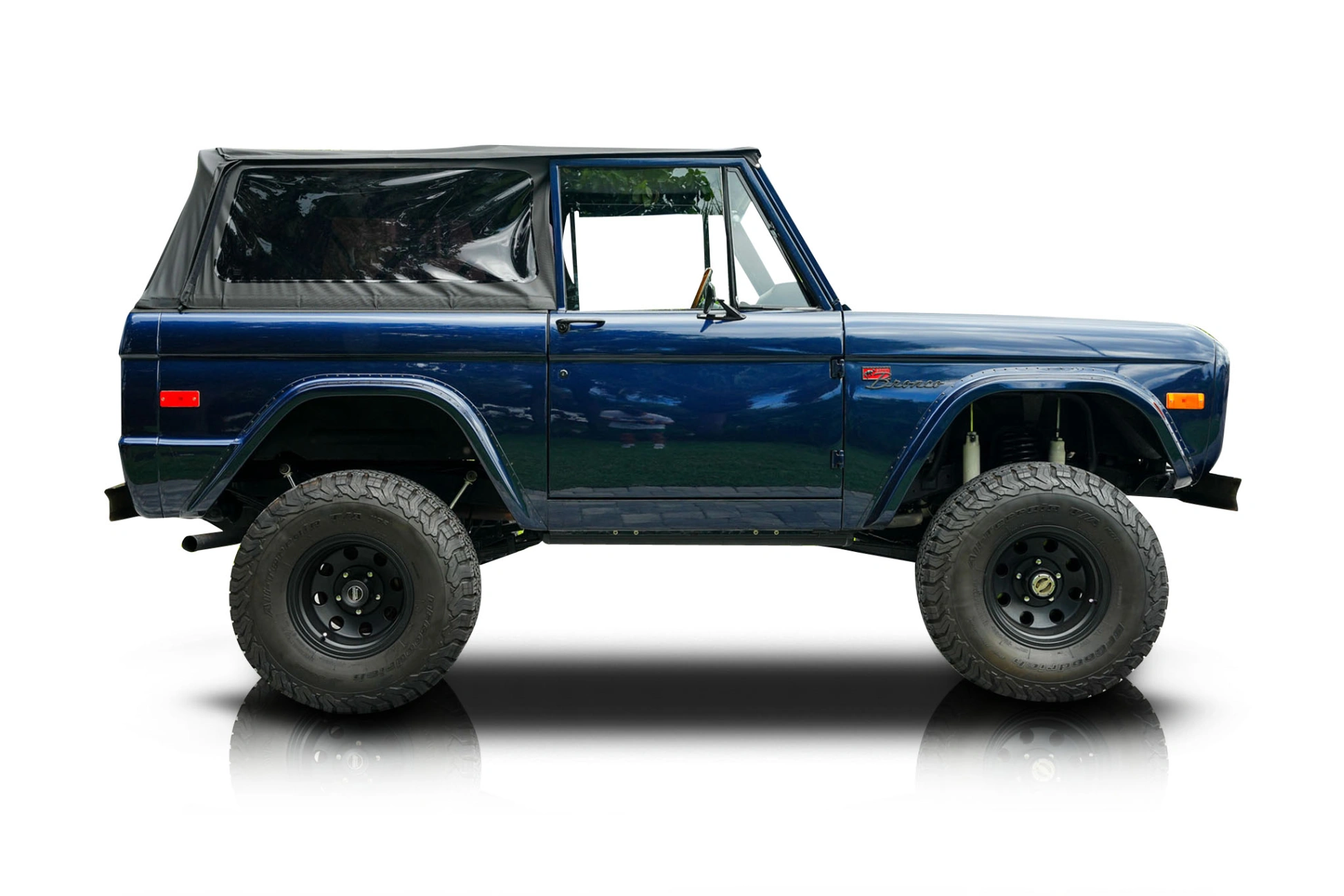 An incredible side shot photo of a Ford Bronco that you should buy.