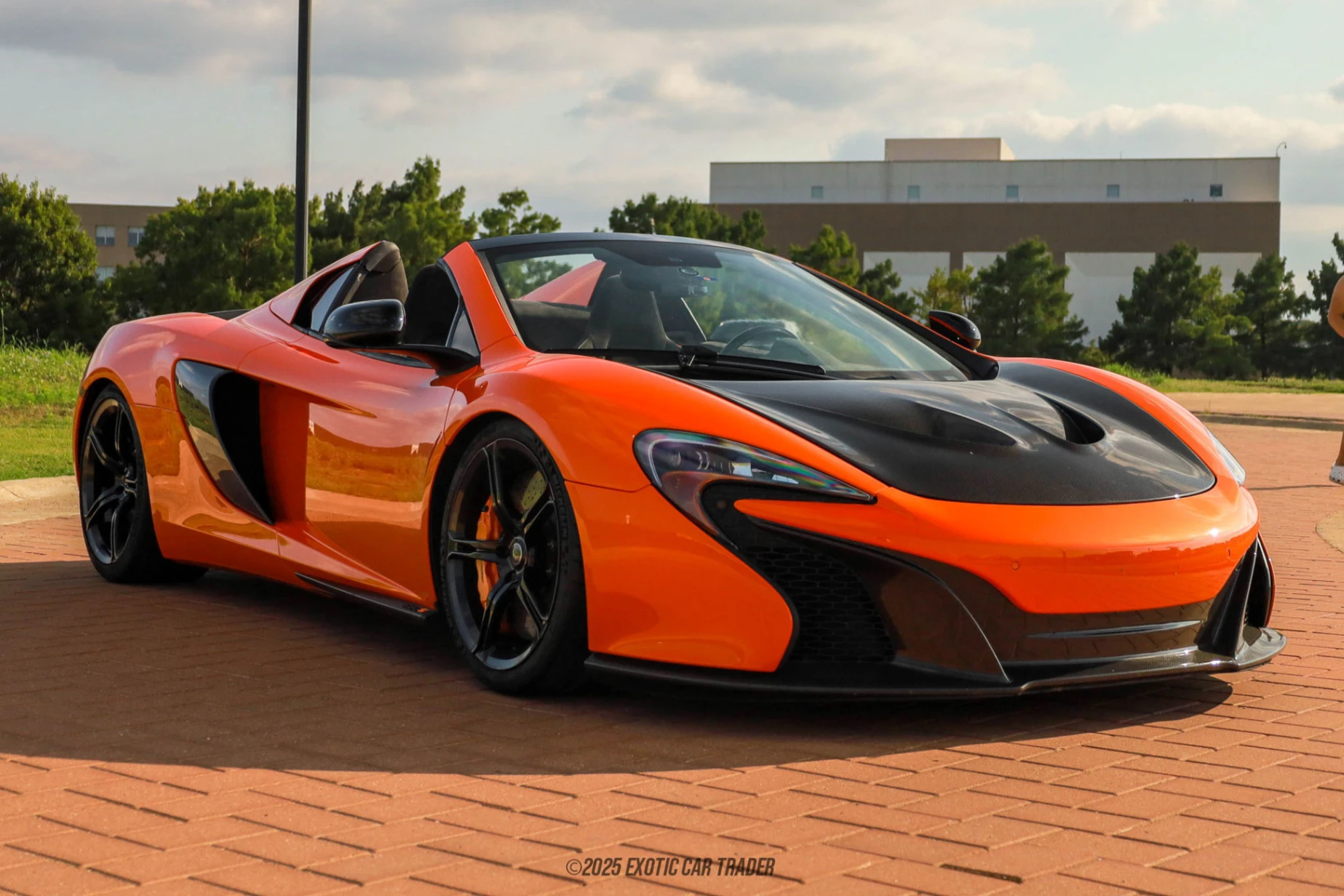 2015 McLaren 650S - Overview Photo