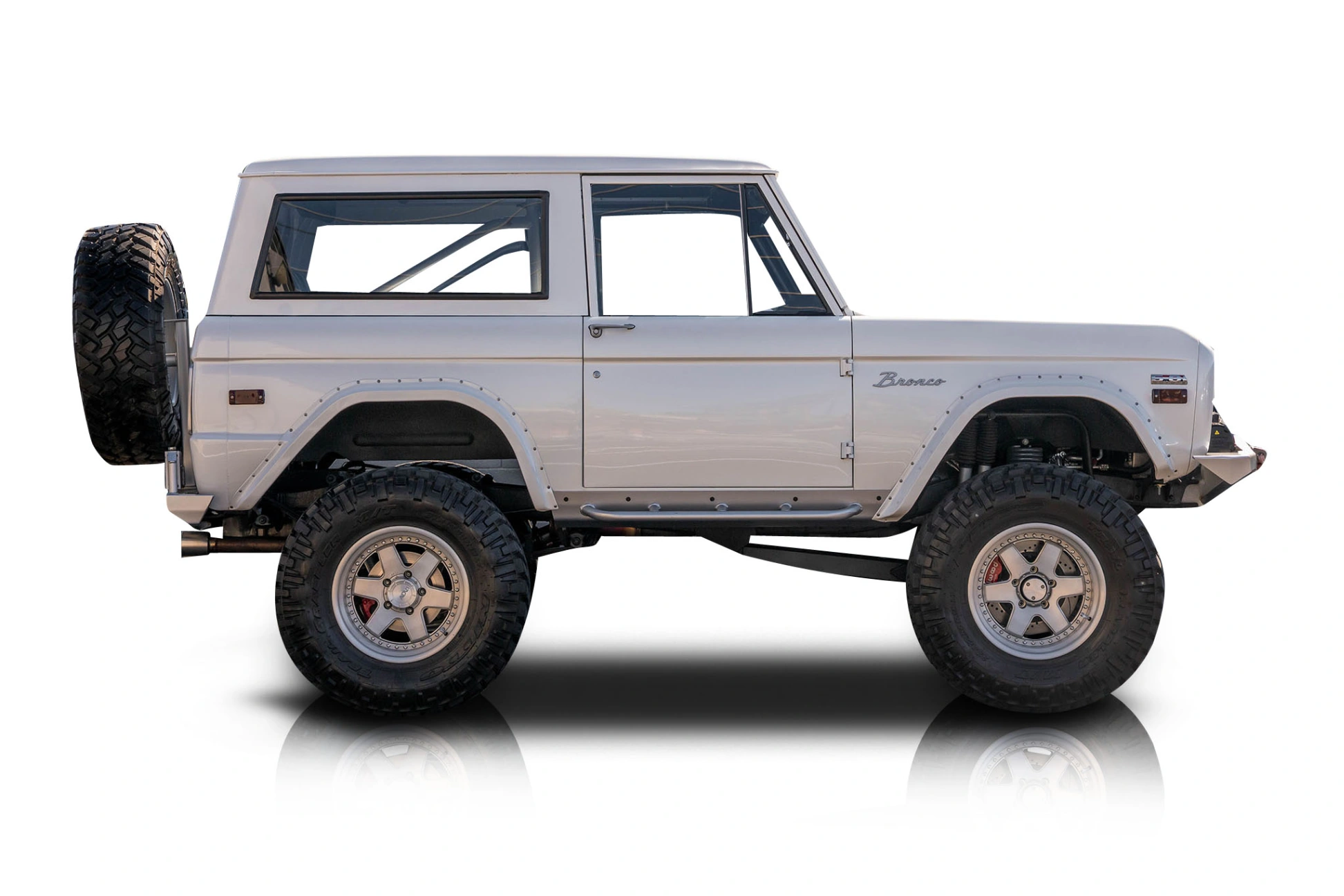 An incredible side shot photo of a Ford Bronco that you should buy.