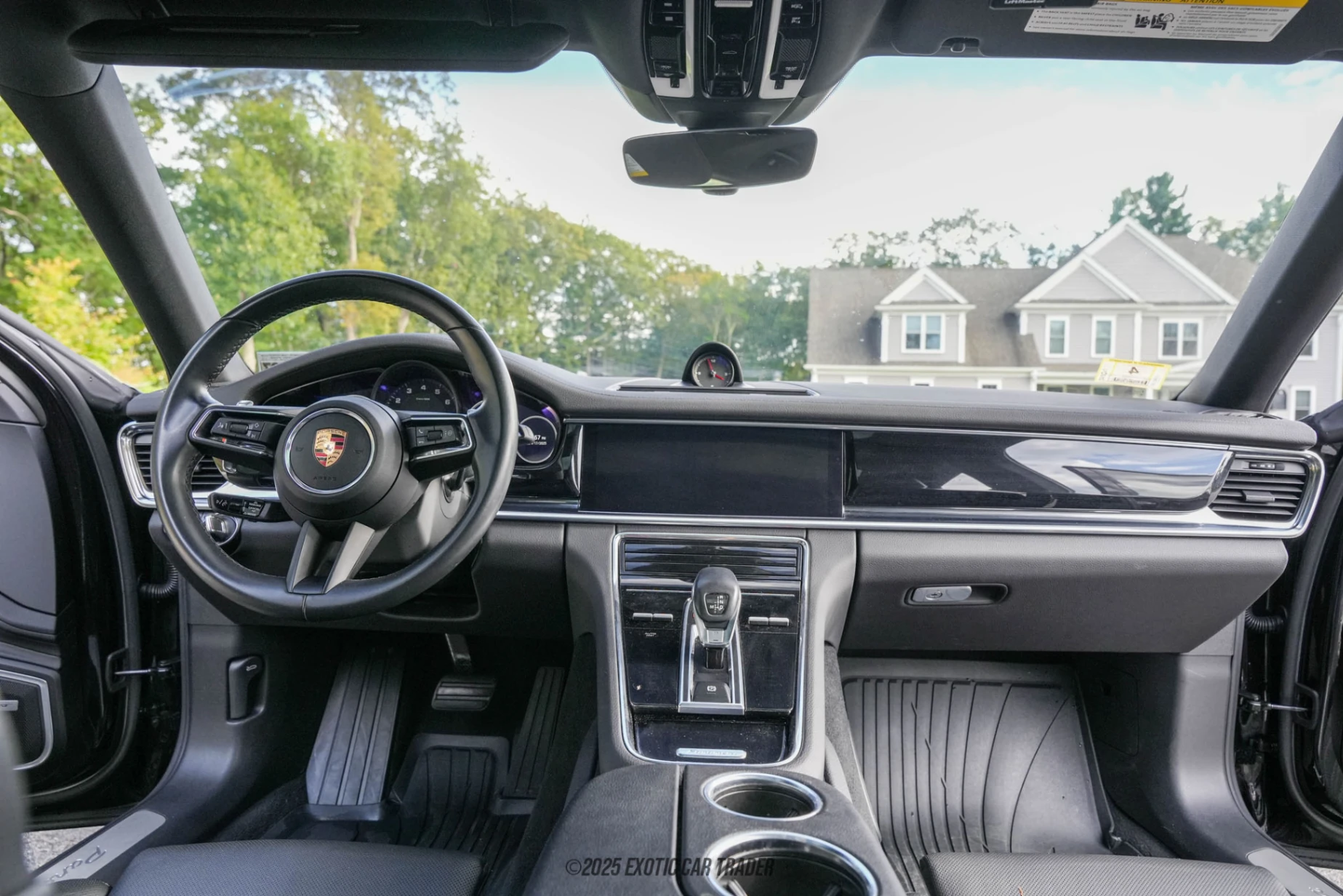 2022 Porsche Panamera - Interior Photo