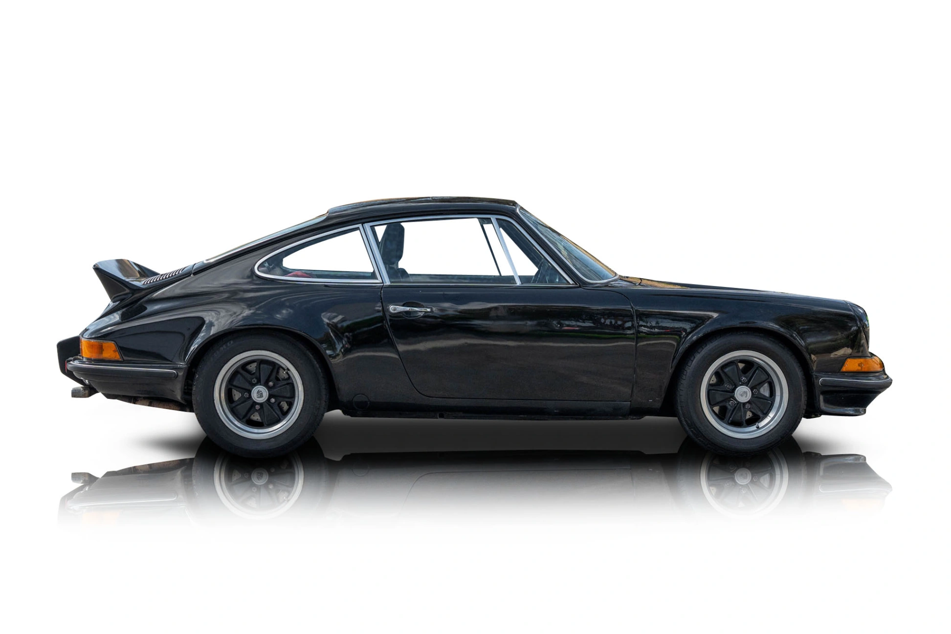 An incredible side shot photo of a Porsche 911 that you should buy.