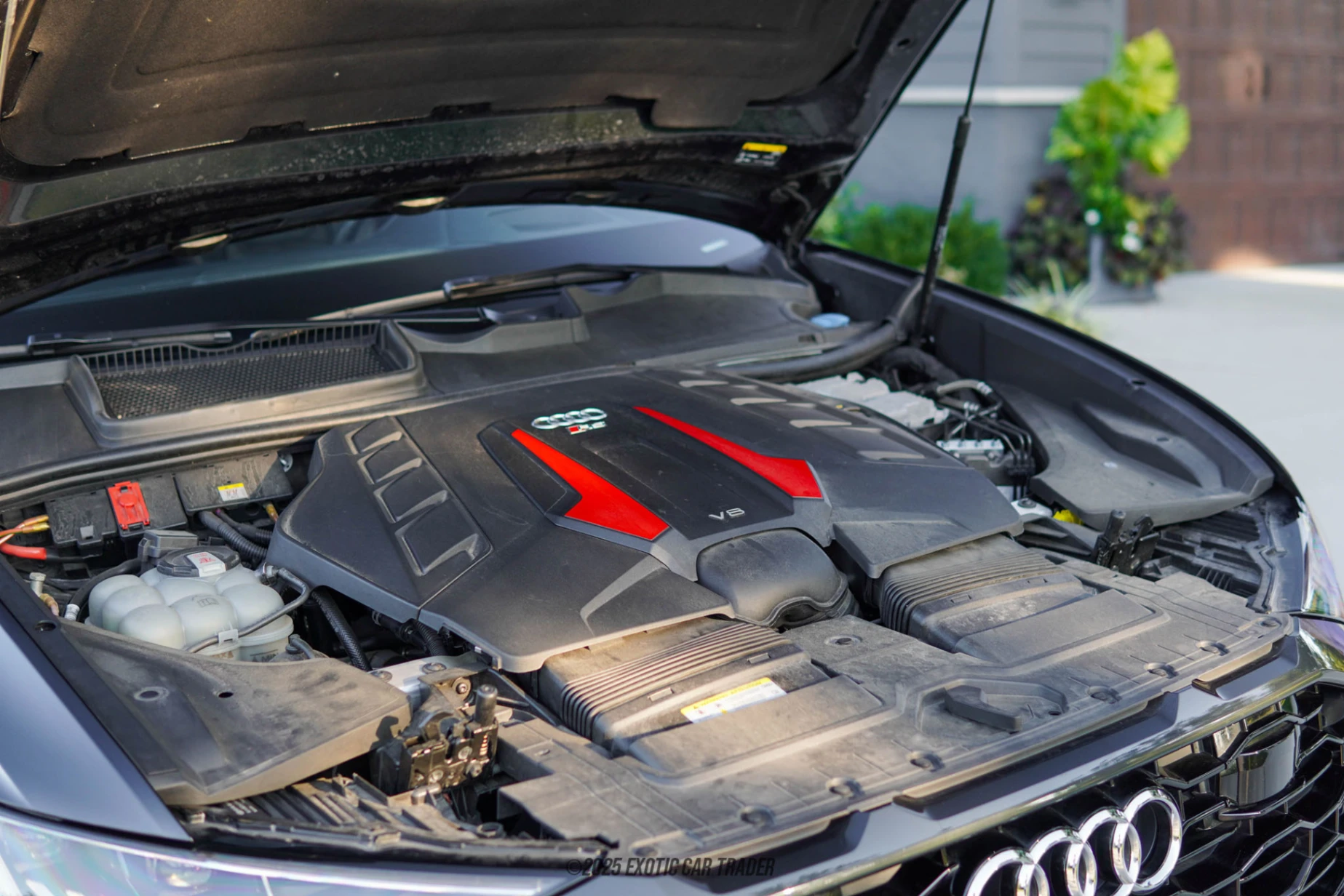 2021 Audi RS Q8 - Engine Photo
