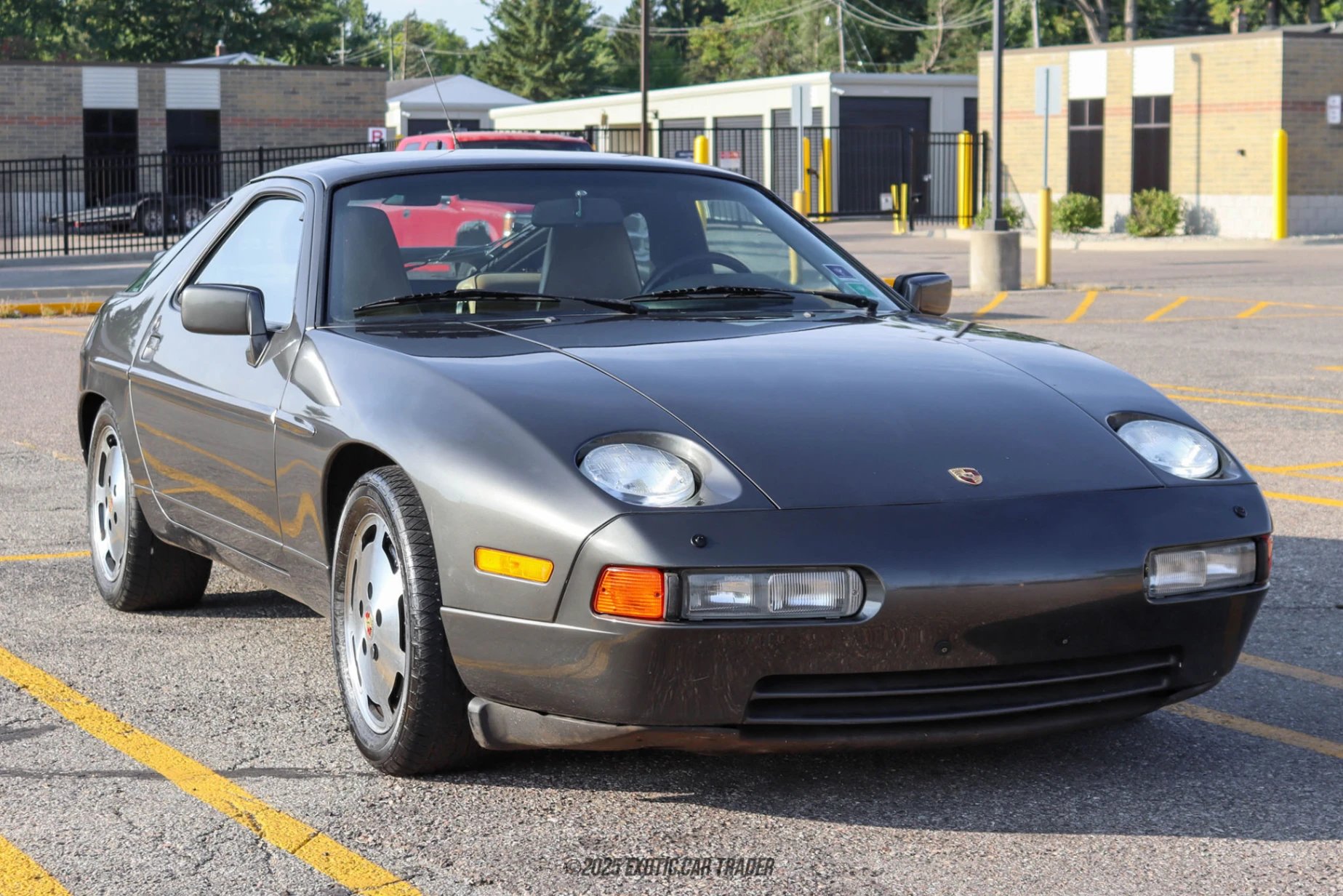 1989 Porsche 928 - Overview Photo