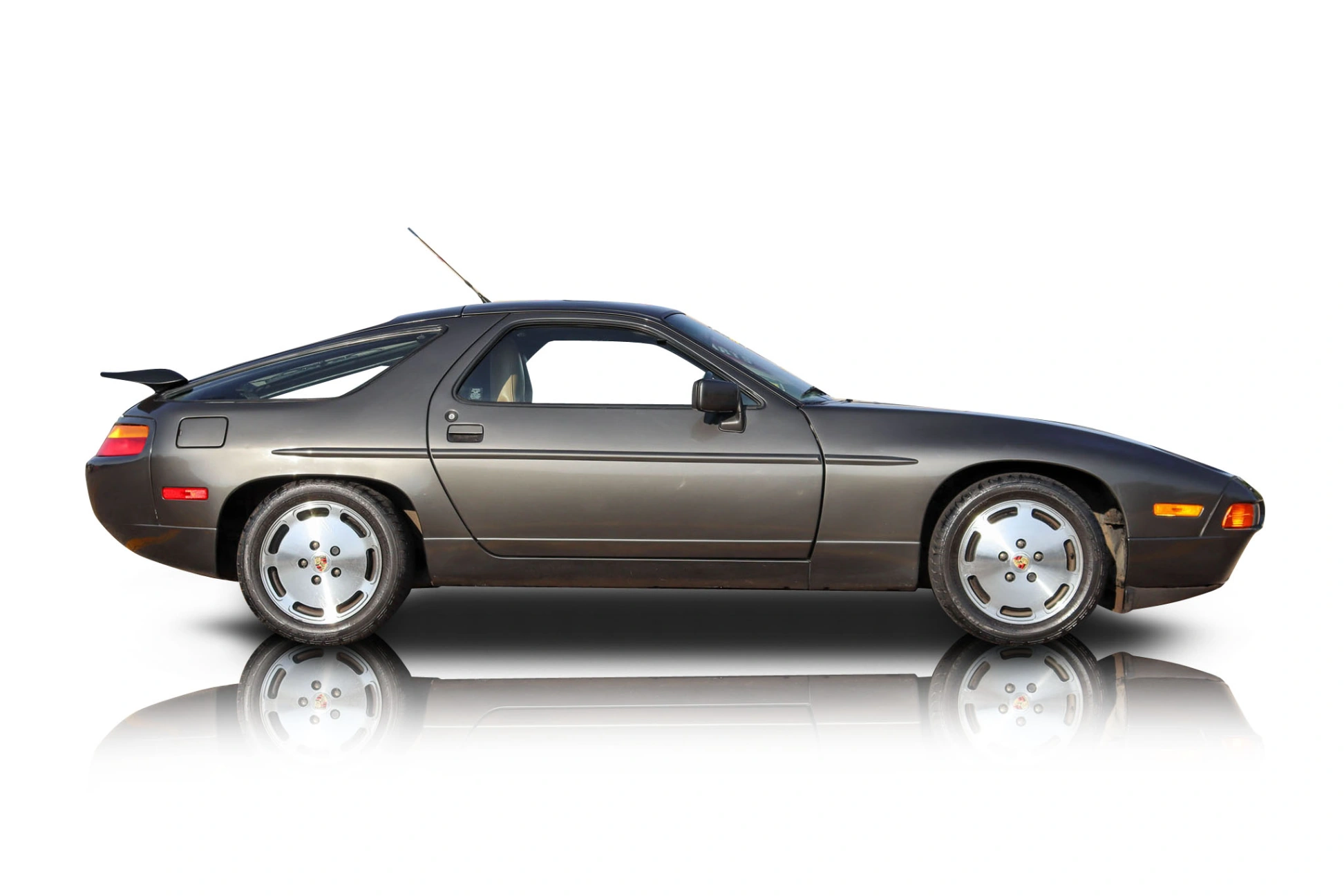 1989 Porsche 928 - Passenger side