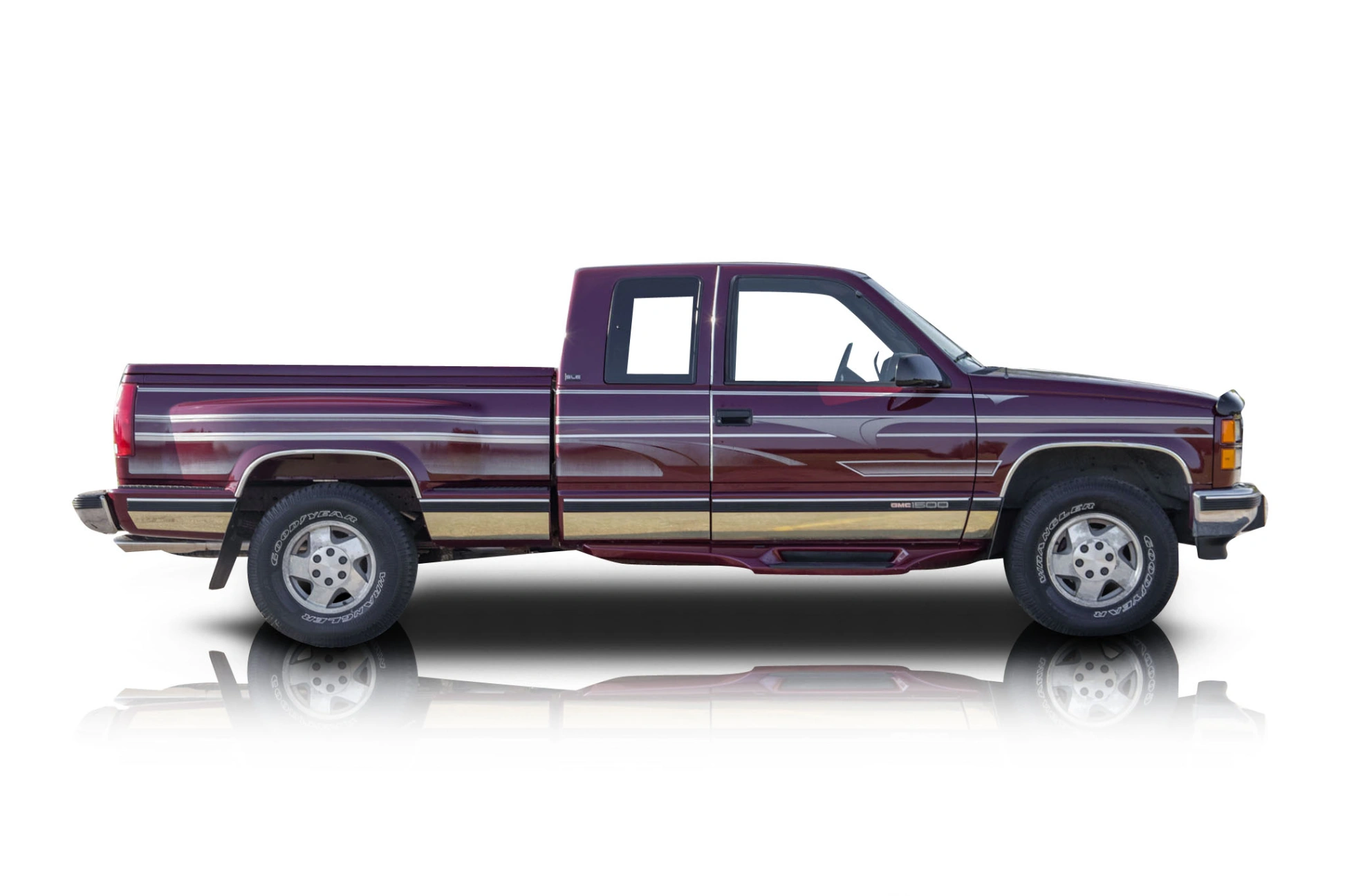 An incredible side shot photo of a GMC Sierra 1500 that you should buy.