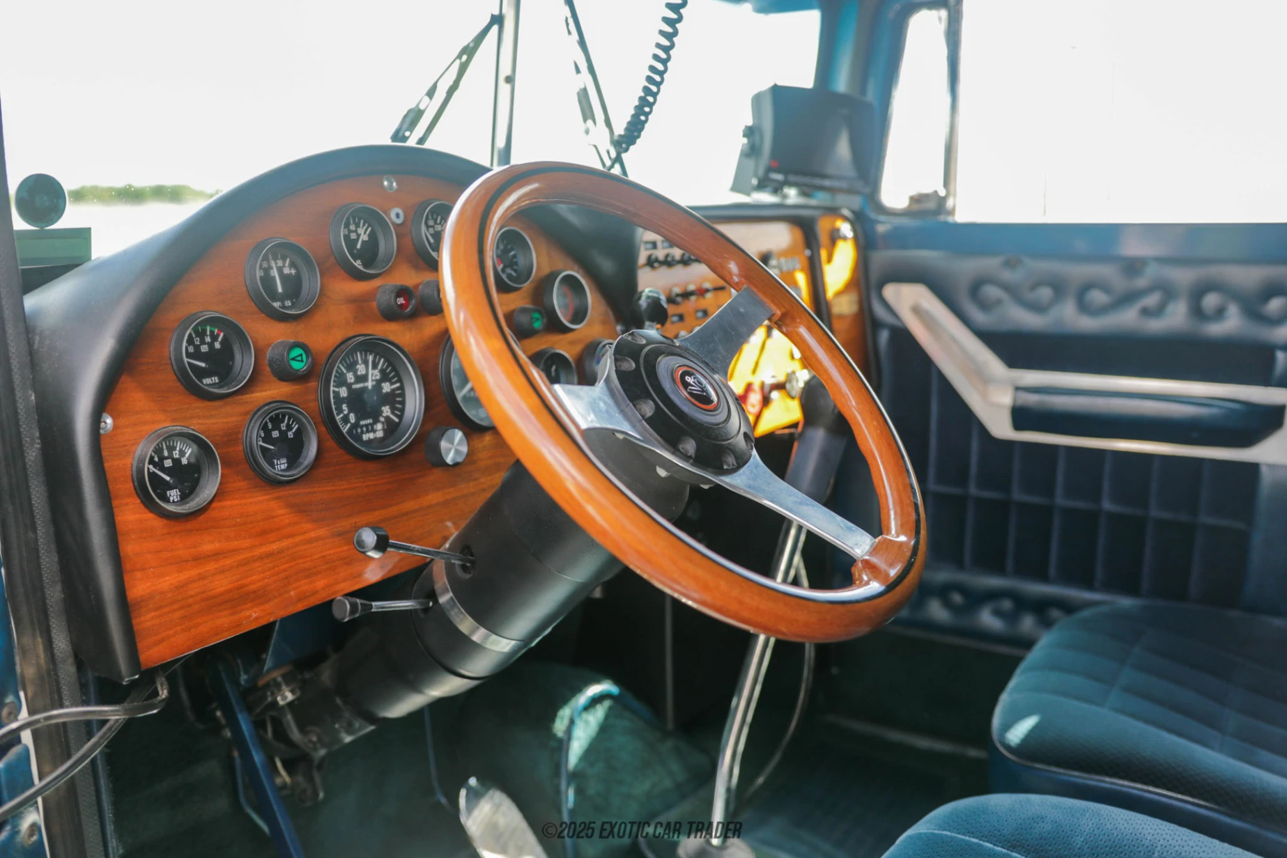 Peterbilt 359 Peterbilt 359 - Interior