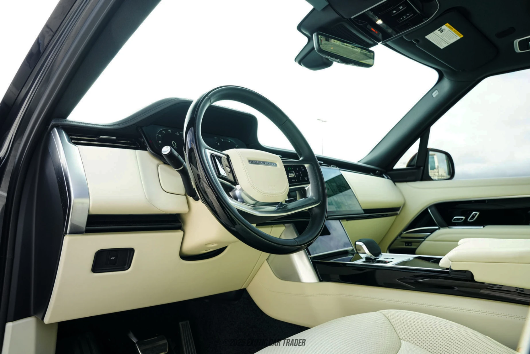 2025 Land Rover Range Rover - Interior Photo
