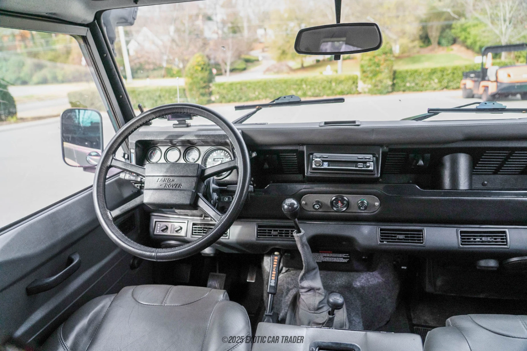 Land Rover Defender 90 Land Rover Defender 90 - Interior