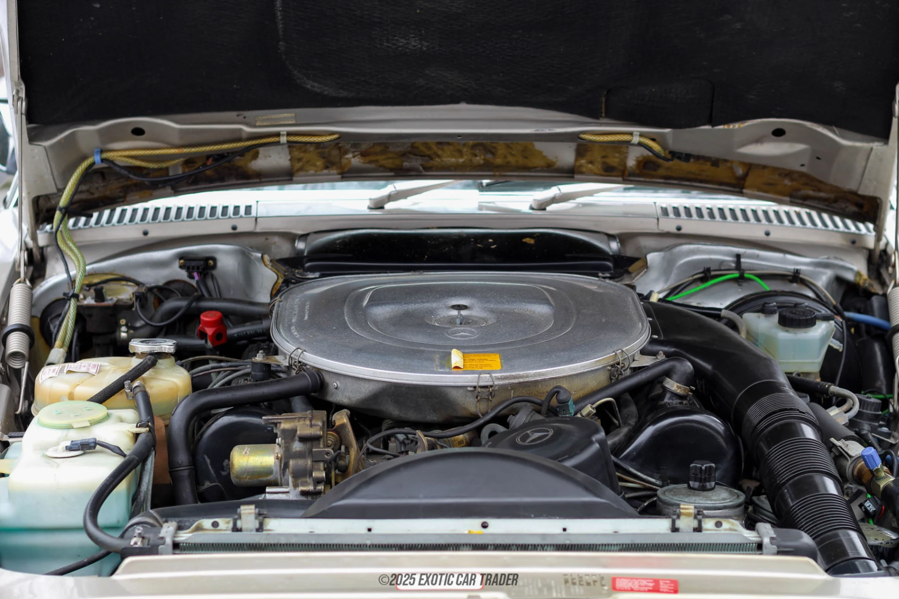1987 Mercedes-Benz 560SL - Engine Photo