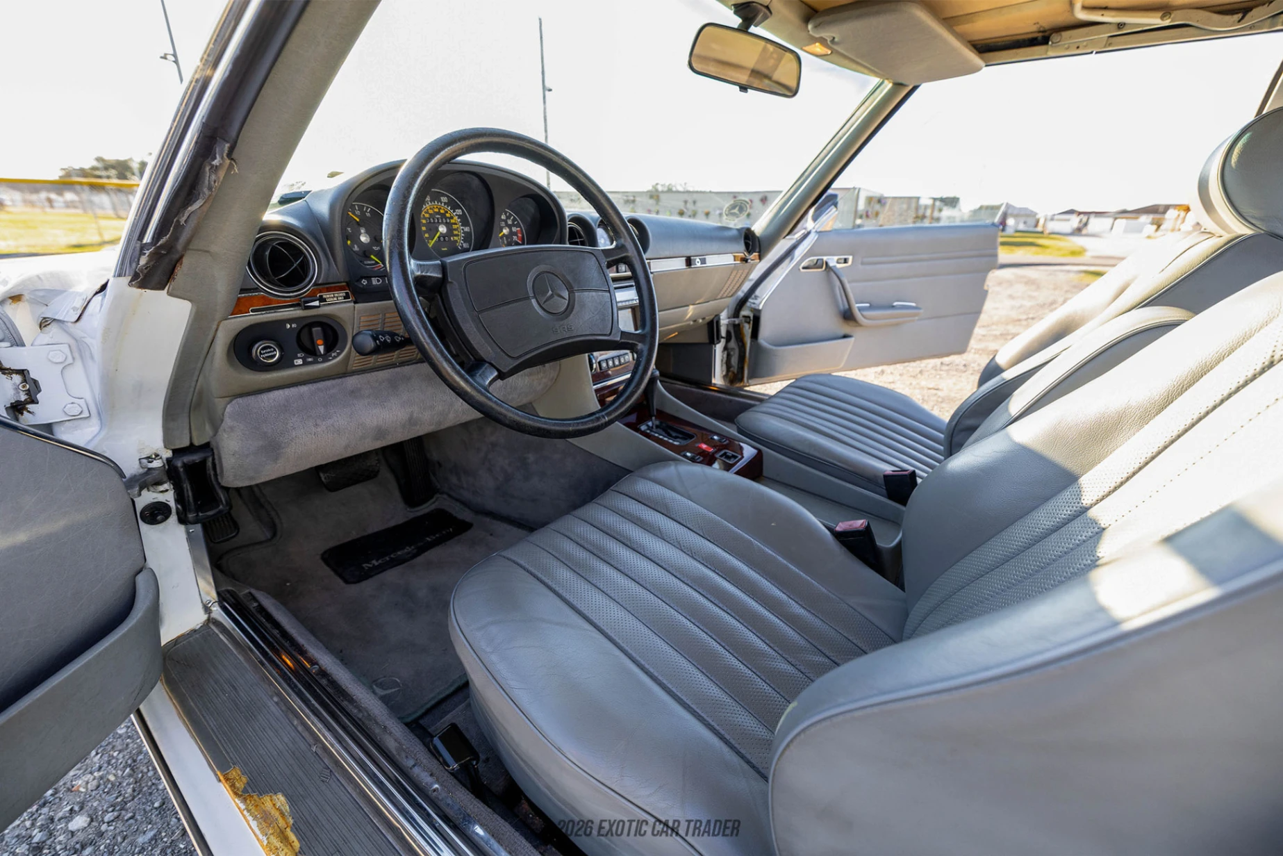 Mercedes-Benz 560SL Mercedes-Benz 560SL - Interior