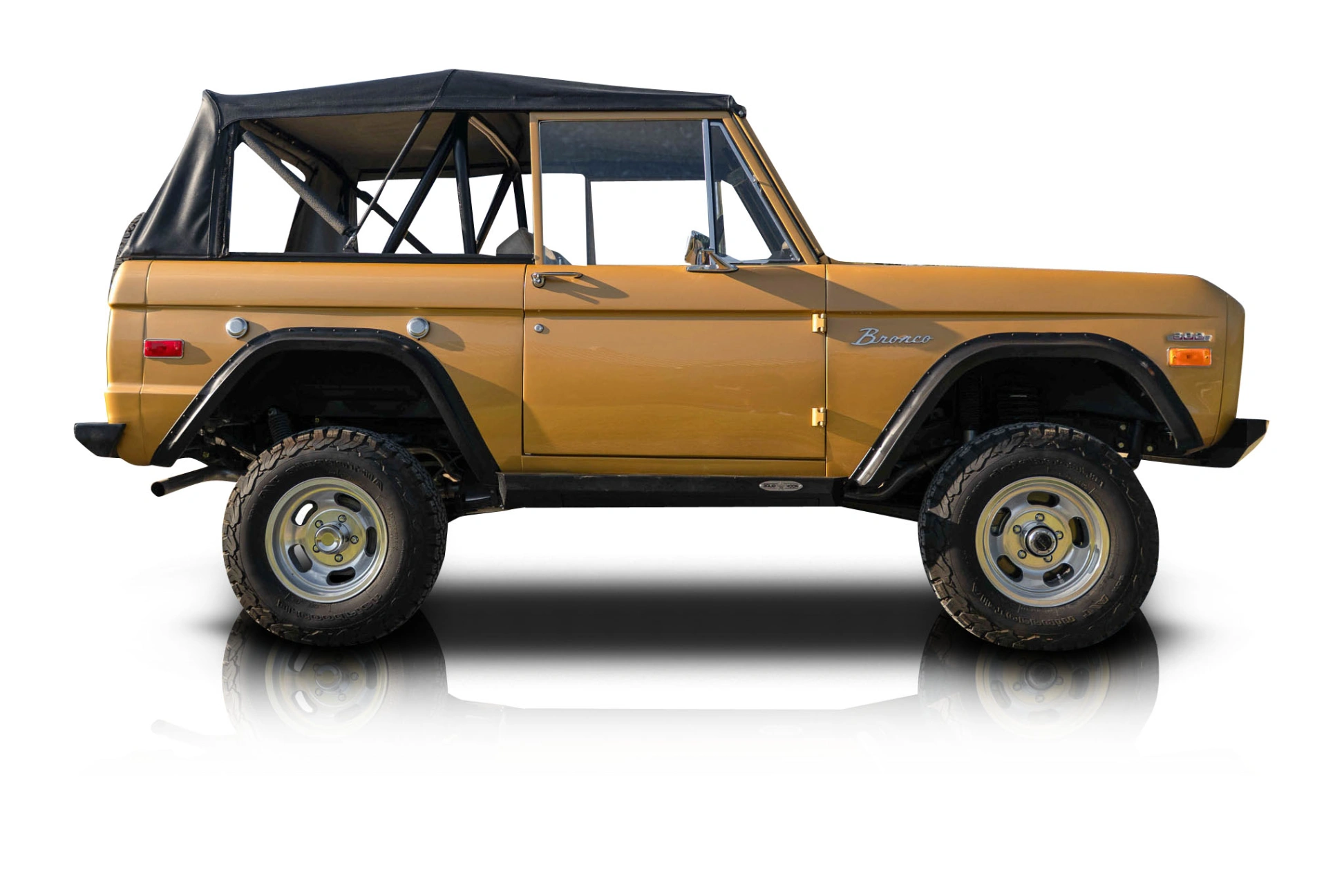 An incredible side shot photo of a Ford Bronco that you should buy.