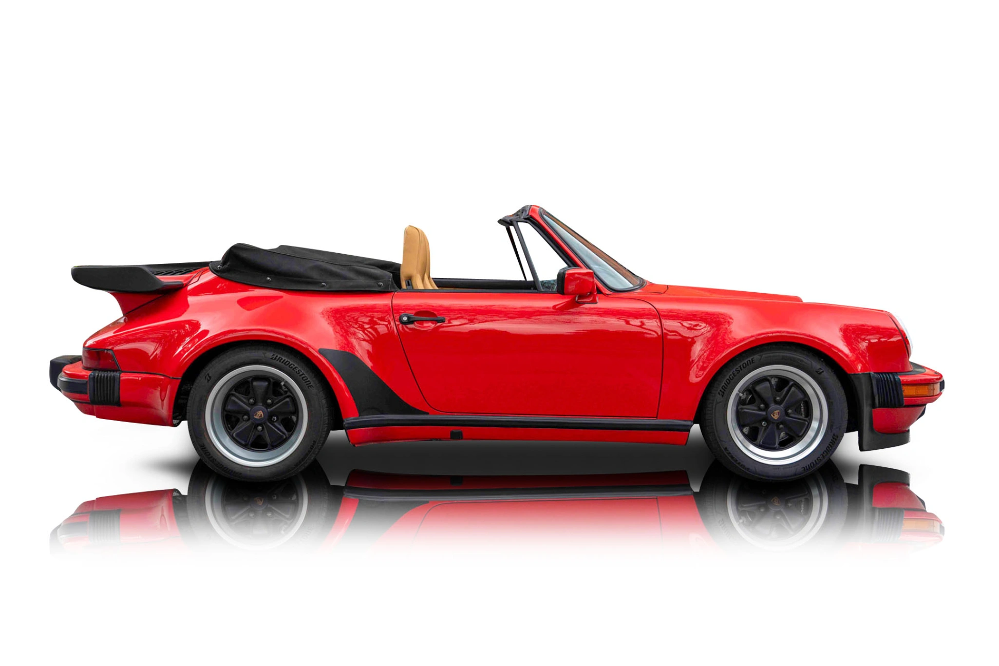 An incredible side shot photo of aPorsche 911 that you should buy.