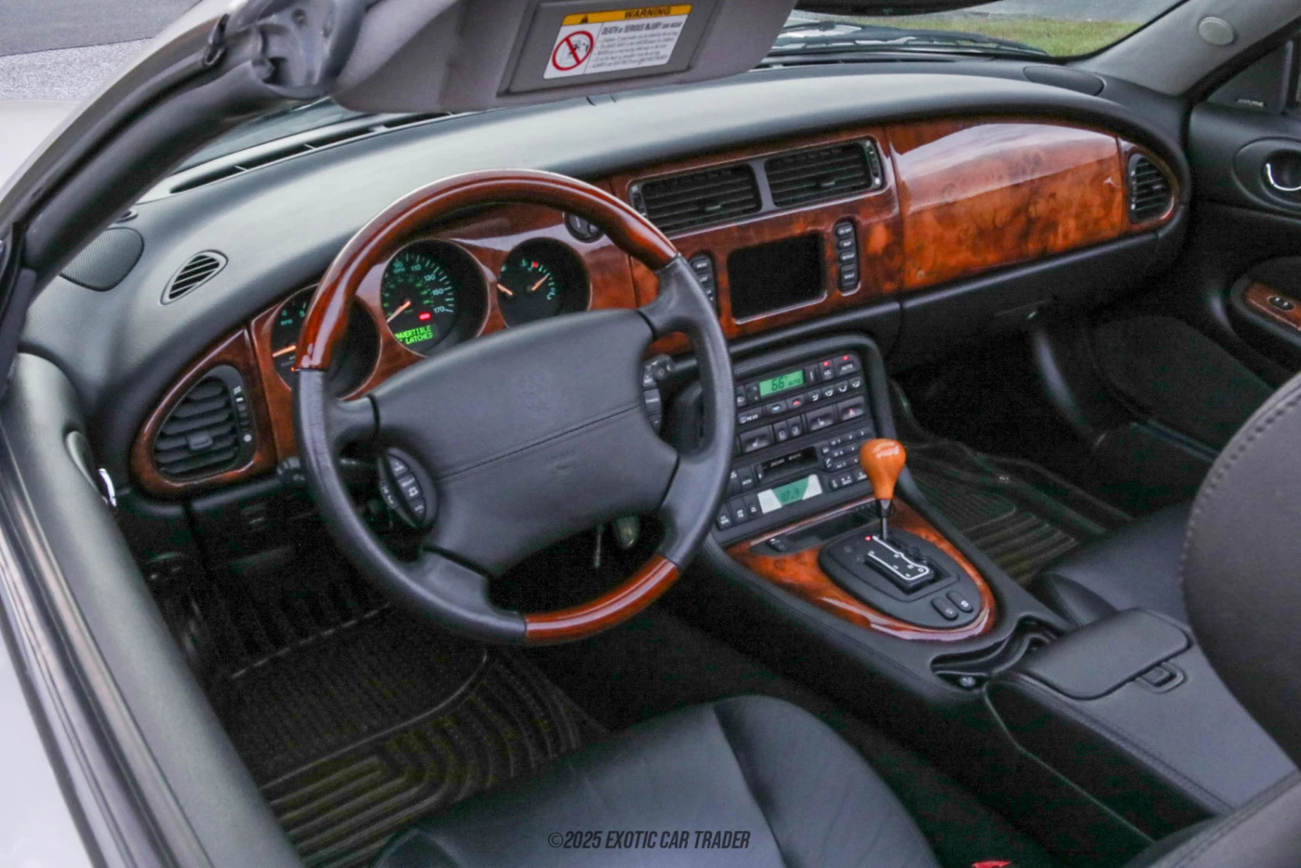Jaguar XKR Jaguar XKR - Interior