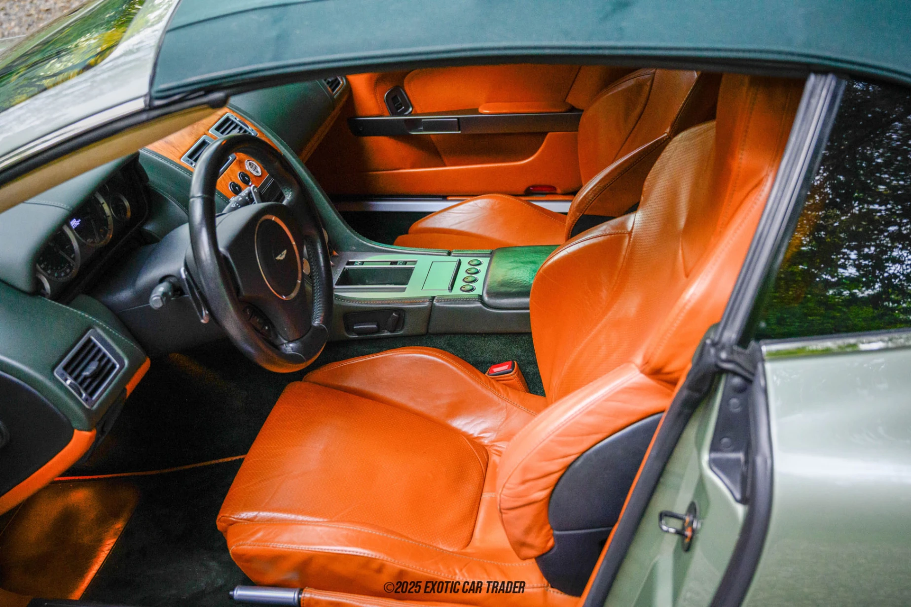 Aston Martin DB9 Aston Martin DB9 - Interior