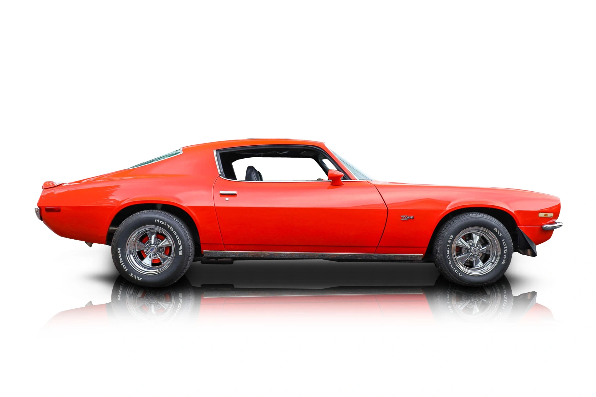 An incredible side shot photo of a Chevrolet Camaro that you should buy.