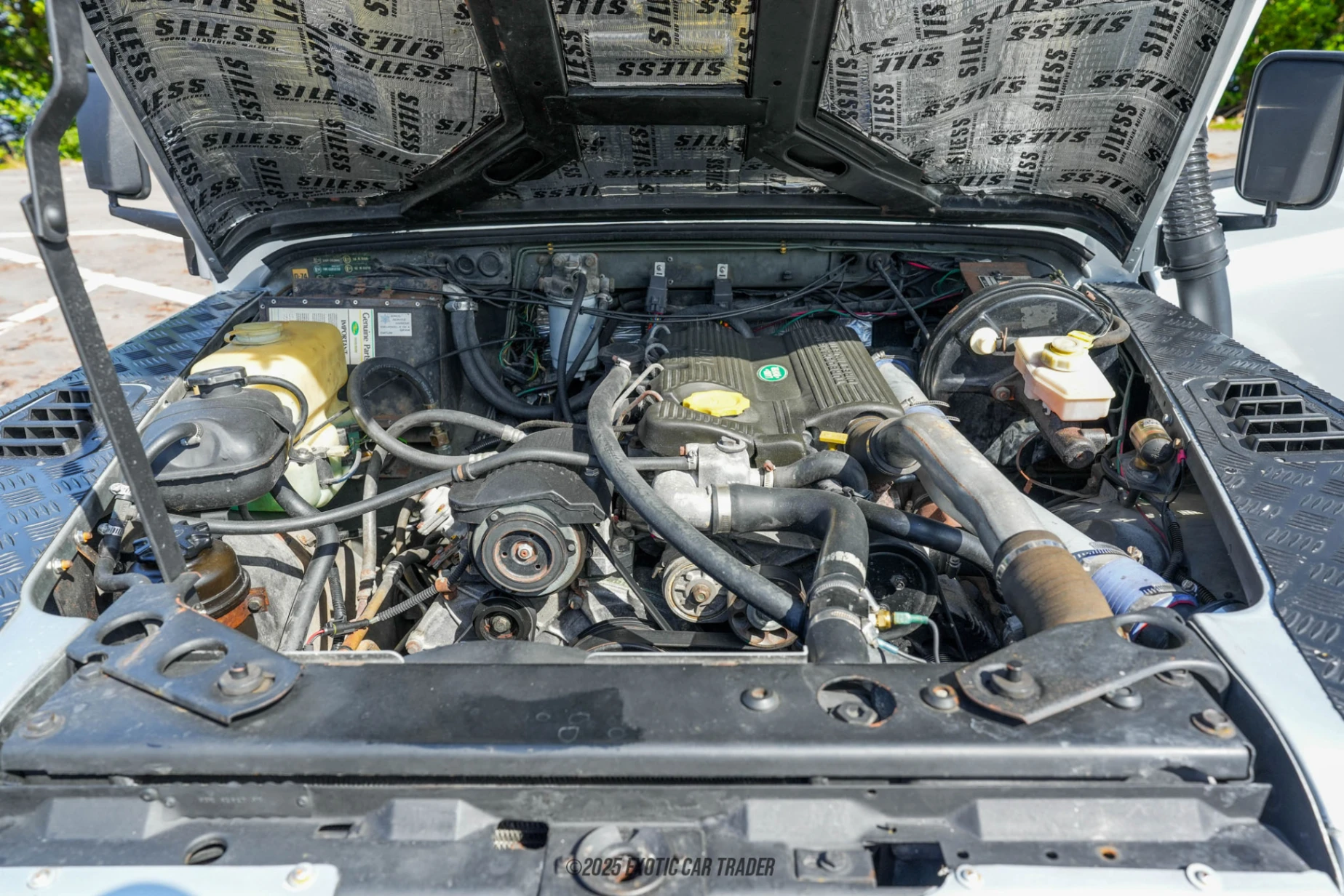 1990 Land Rover Defender 90 - Engine Photo