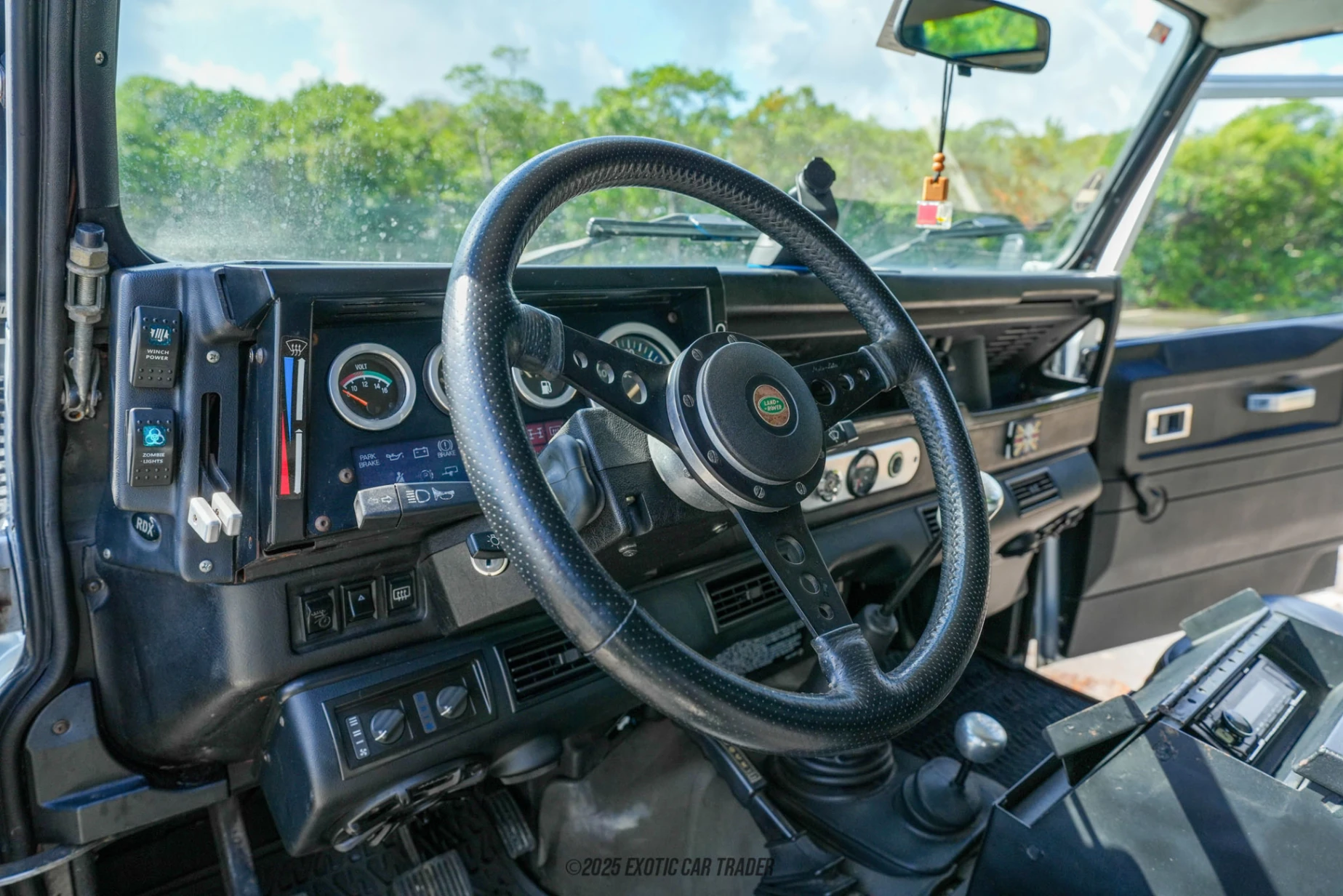 1990 Land Rover Defender 90 - Interior Photo