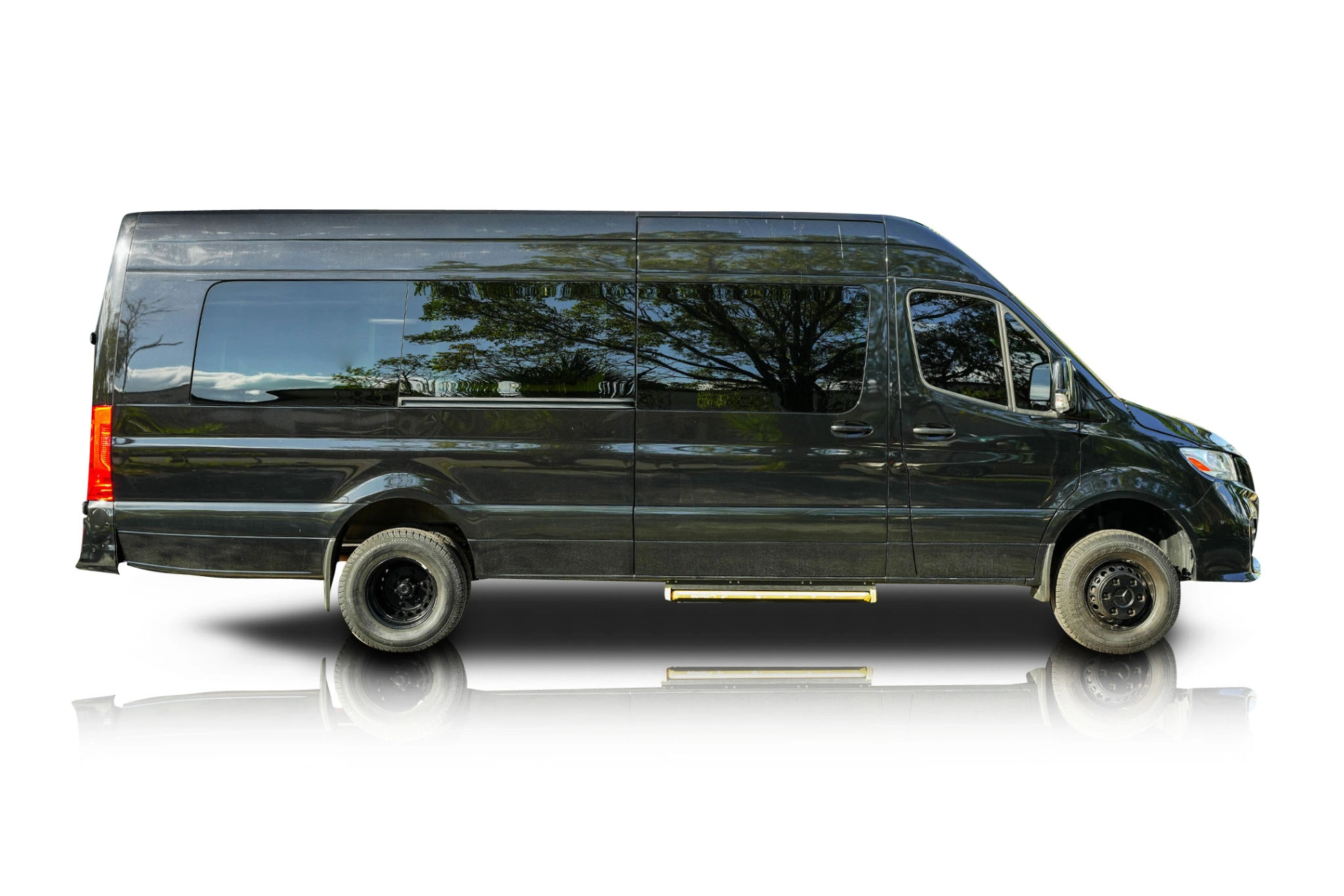 An incredible side shot photo of a Mercedes-Benz Sprinter 3500 that you should buy.