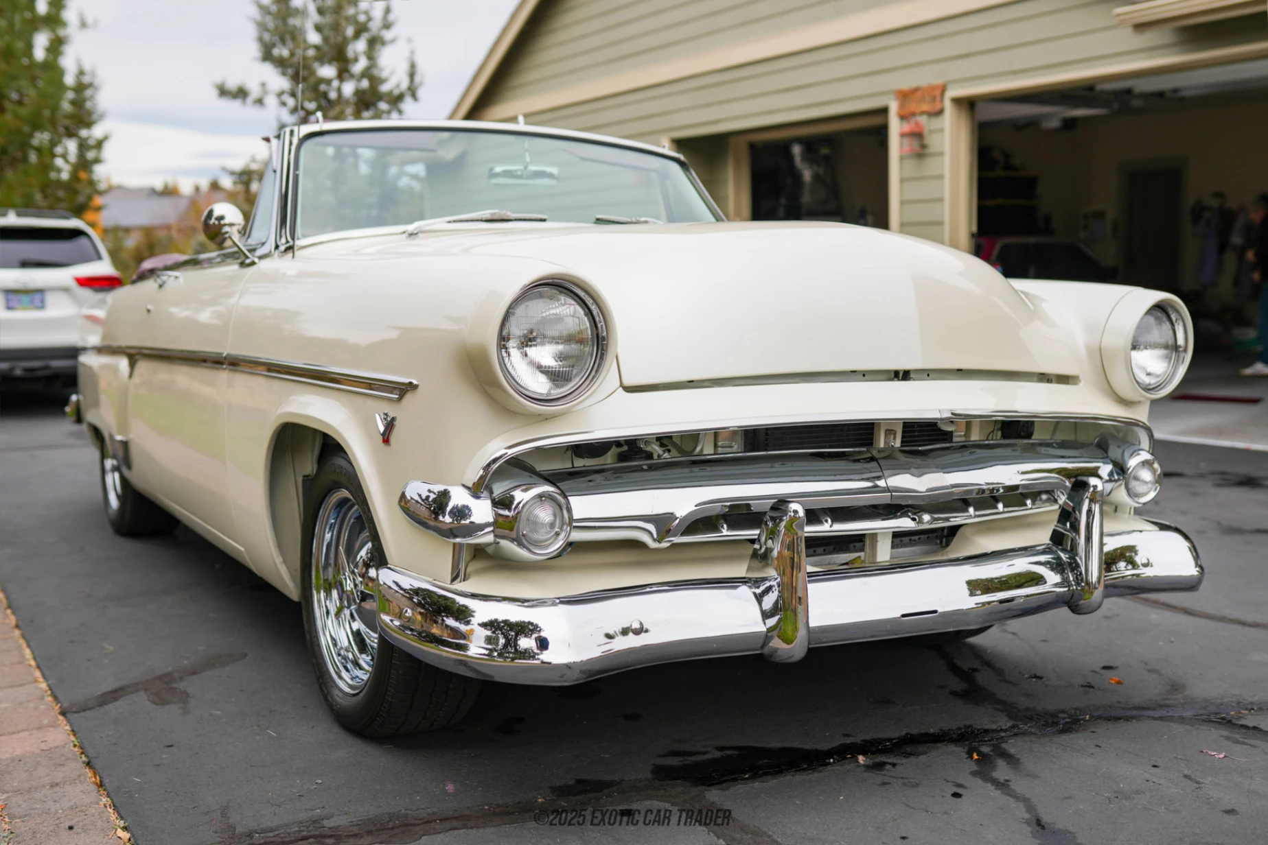 1954 Ford Crestline - Overview Photo