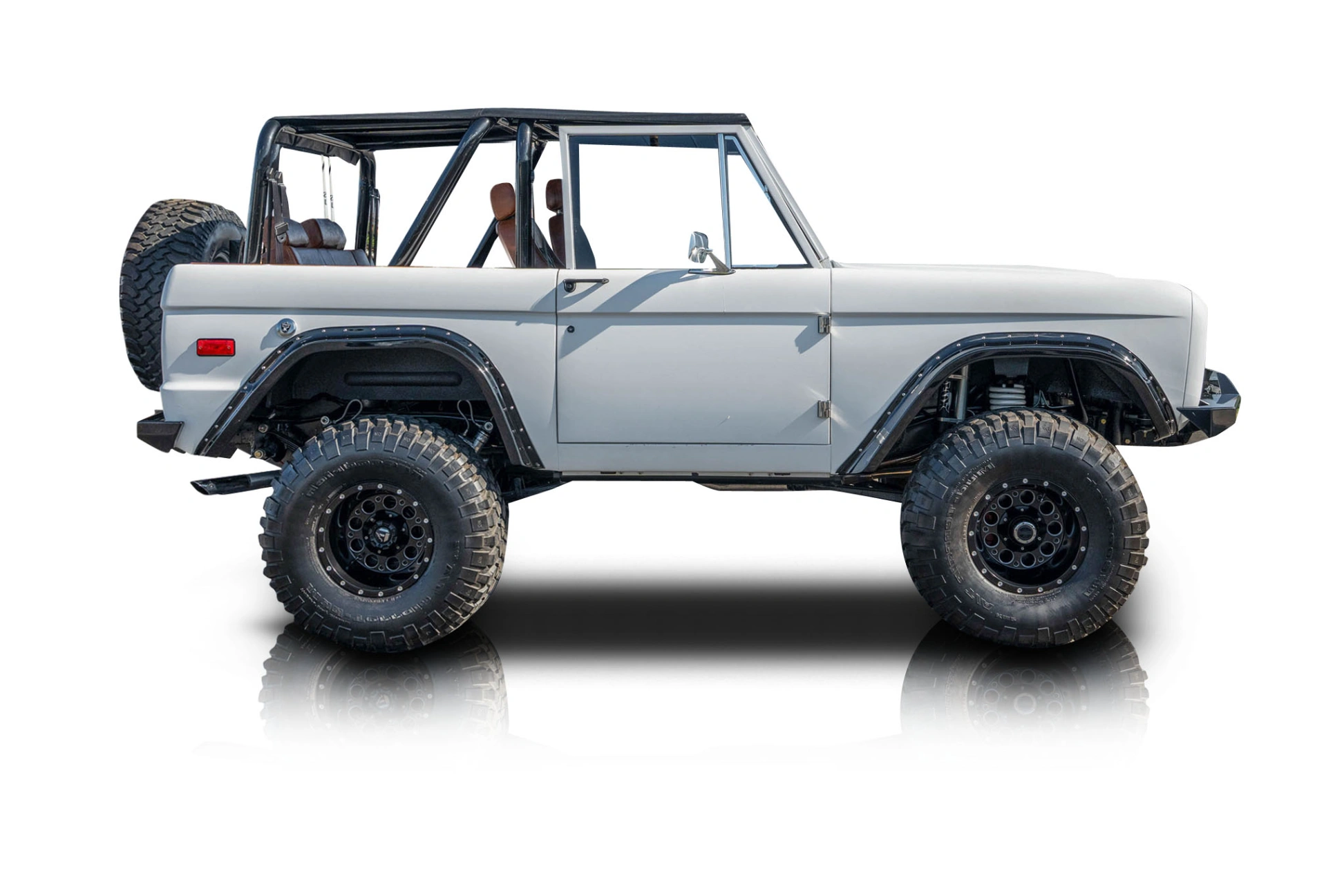 An incredible side shot photo of a Ford Bronco that you should buy.