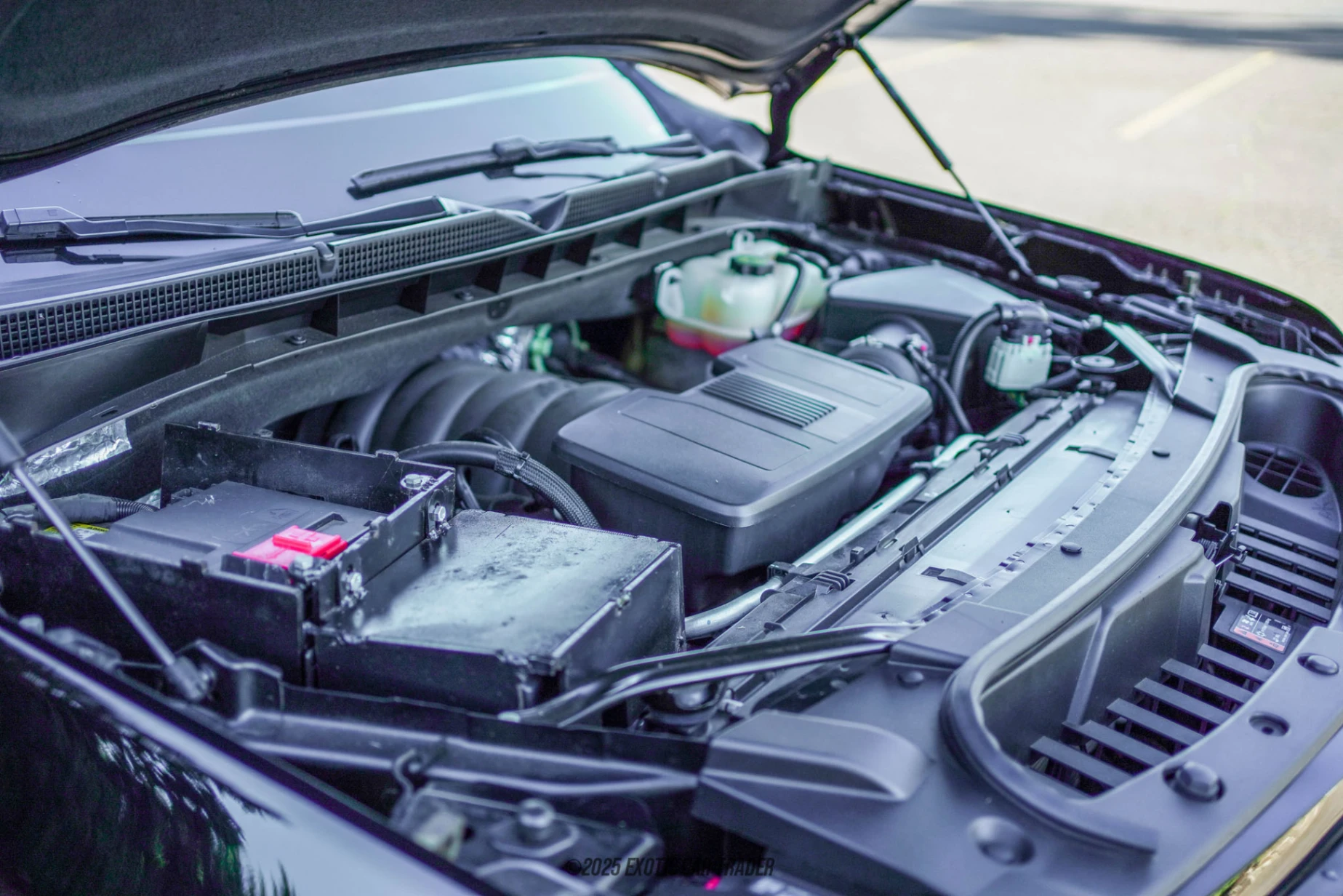 2023 Cadillac Escalade - Engine Photo