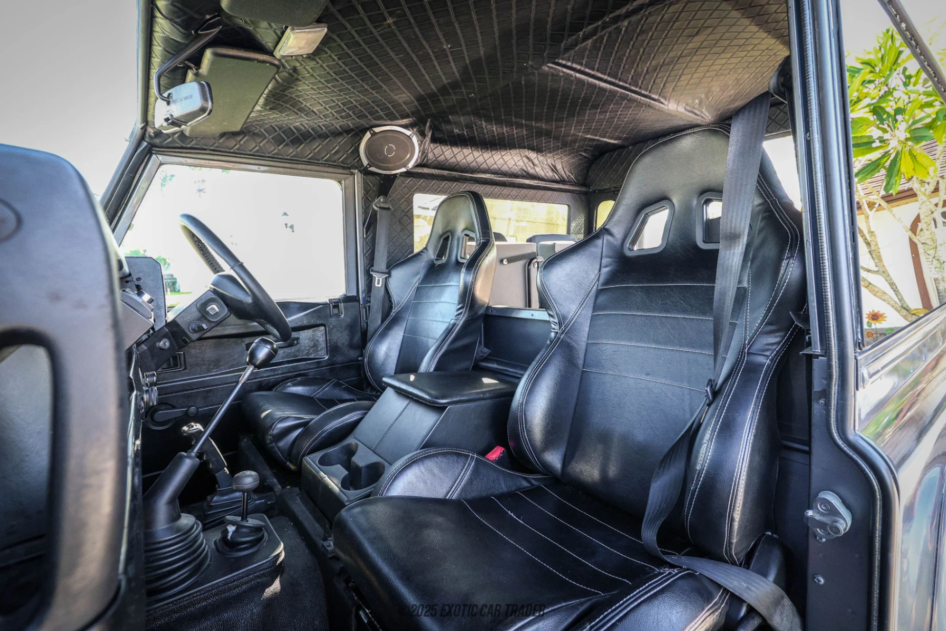 Land Rover Defender 90 Land Rover Defender 90 - Interior
