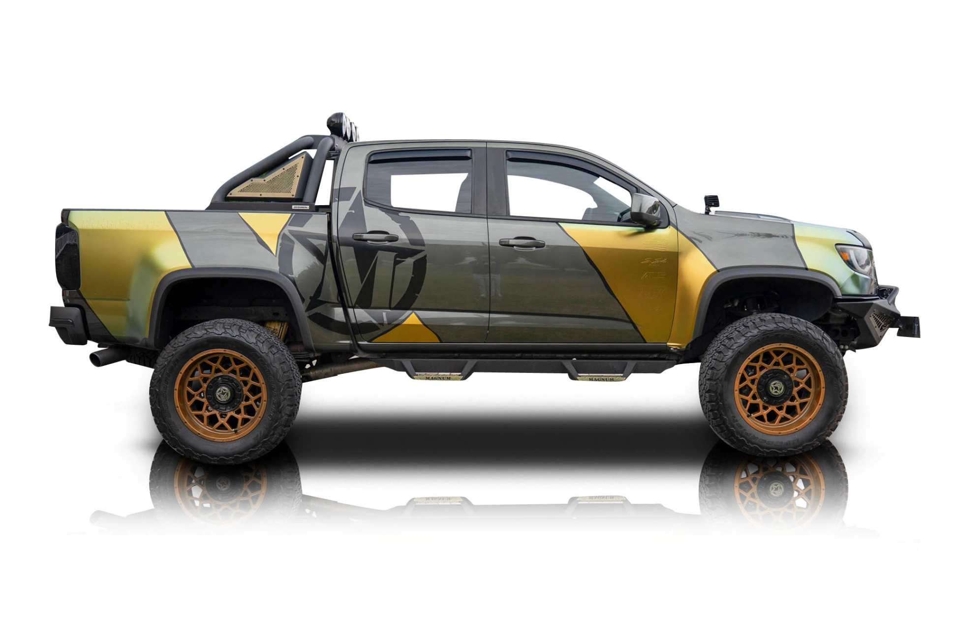 An incredible side shot photo of a Chevrolet Colorado that you should buy.