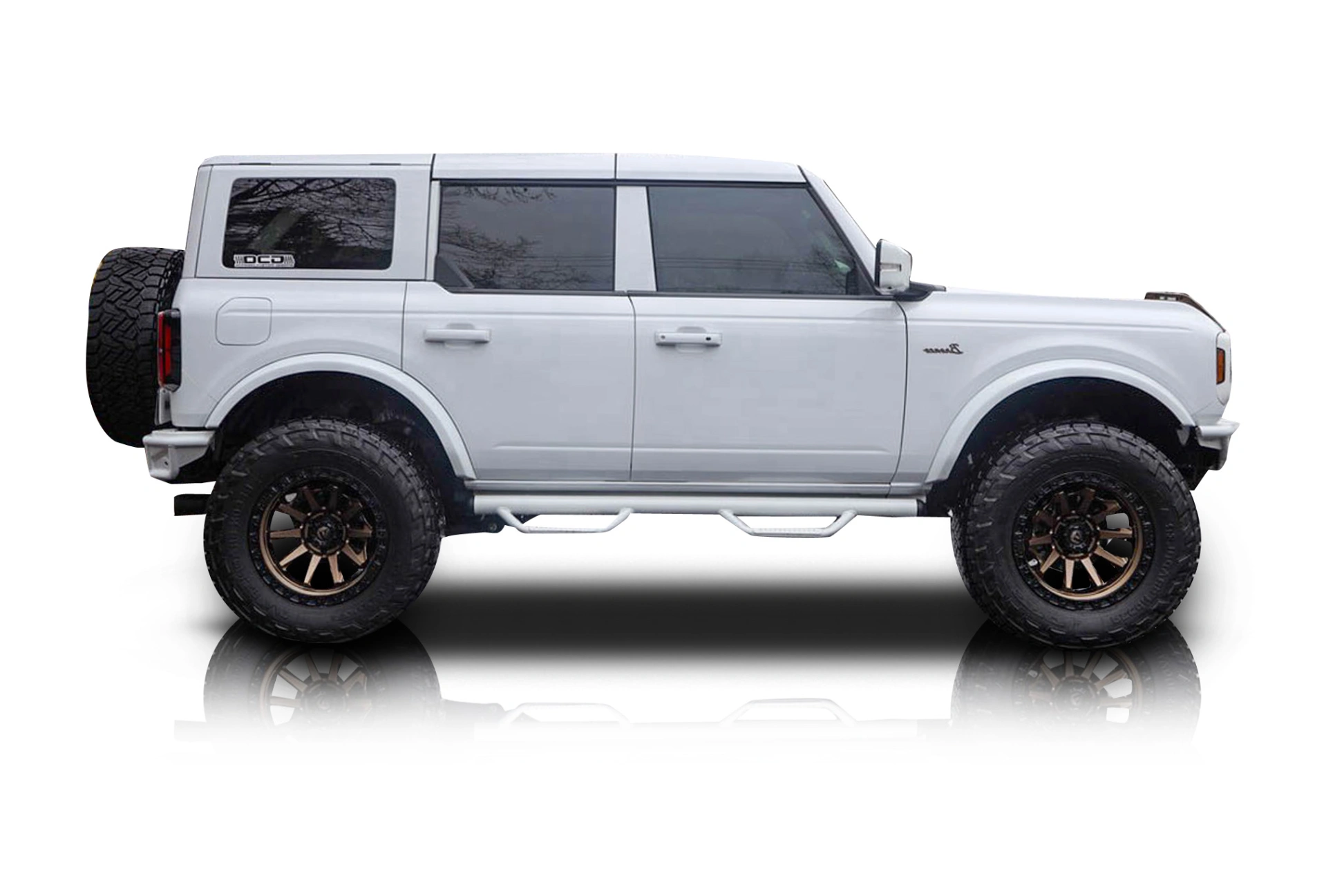 An incredible side shot photo of aFord Bronco that you should buy.