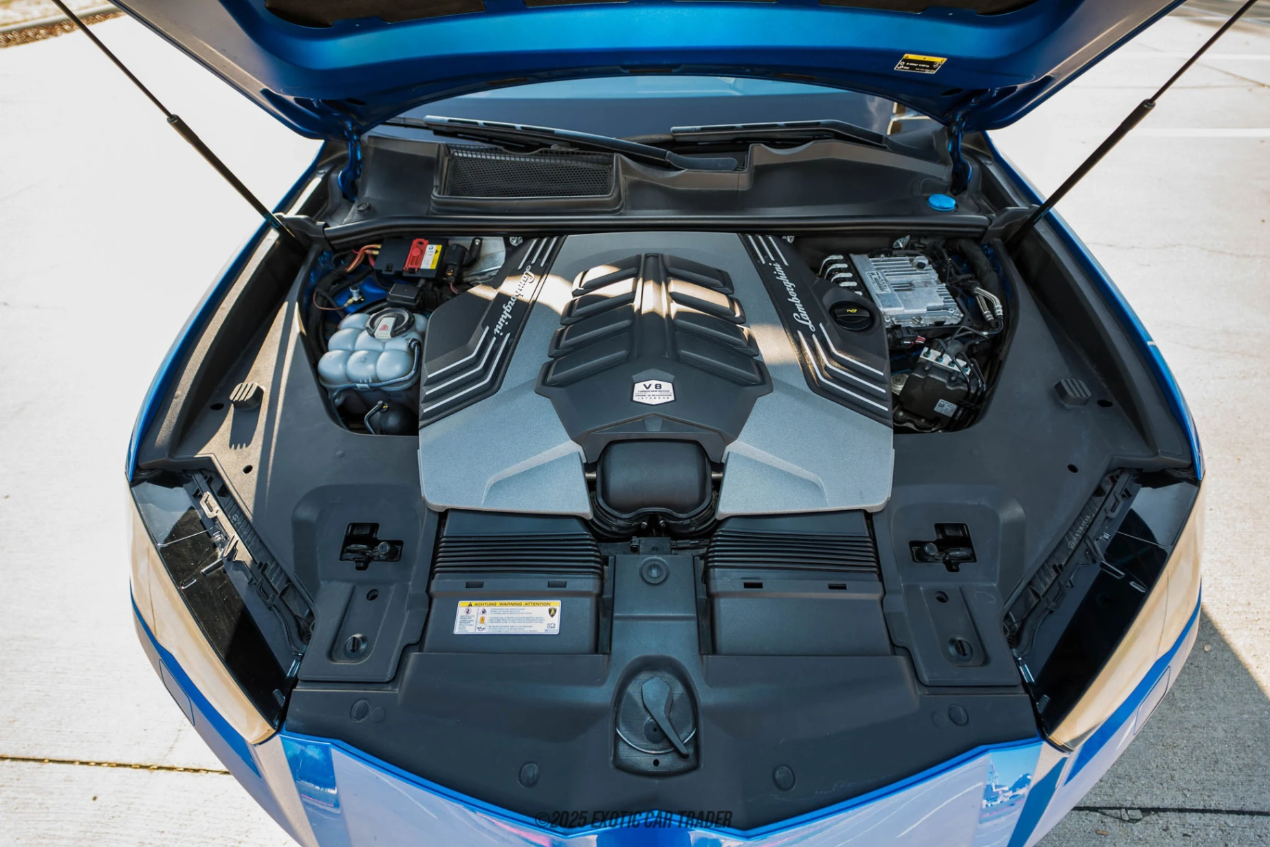 2019 Lamborghini Urus - Engine Photo