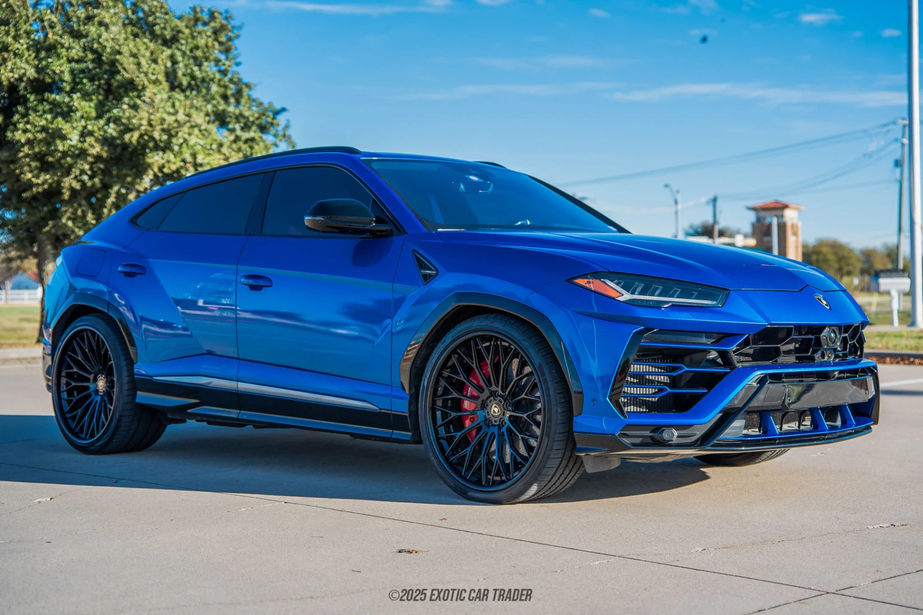 2019 Lamborghini Urus - Overview Photo