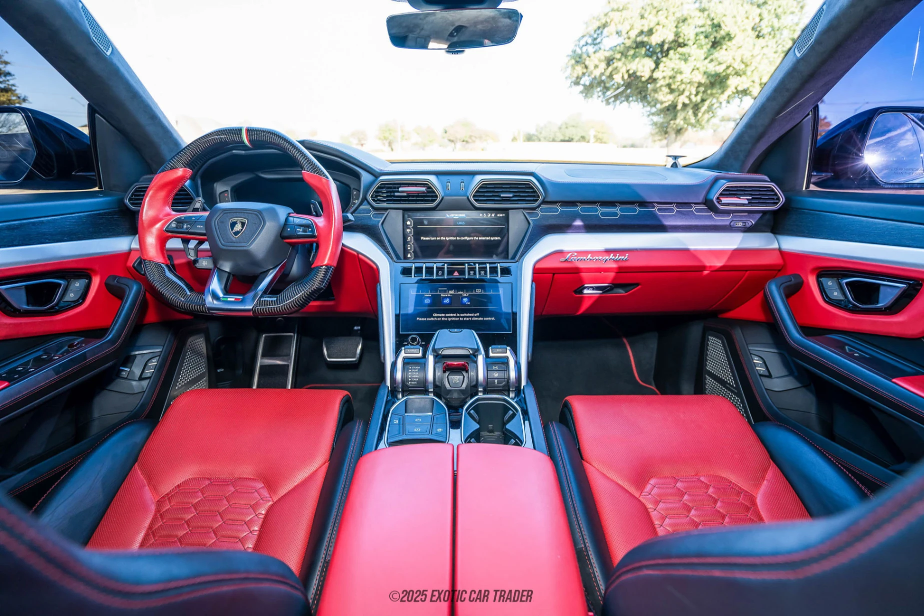 2019 Lamborghini Urus - Interior Photo