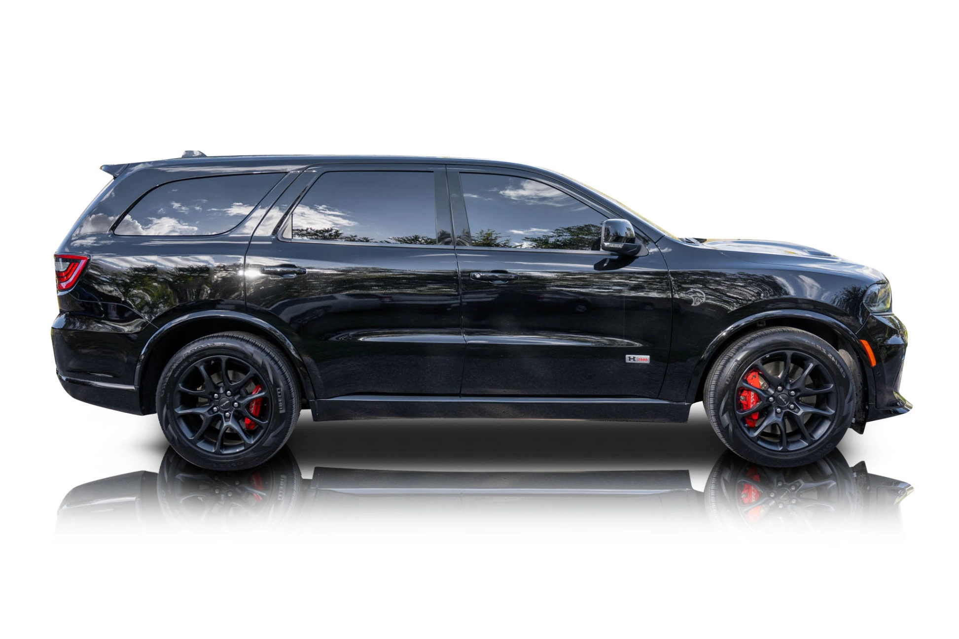 An incredible side shot photo of a Dodge Durango that you should buy.