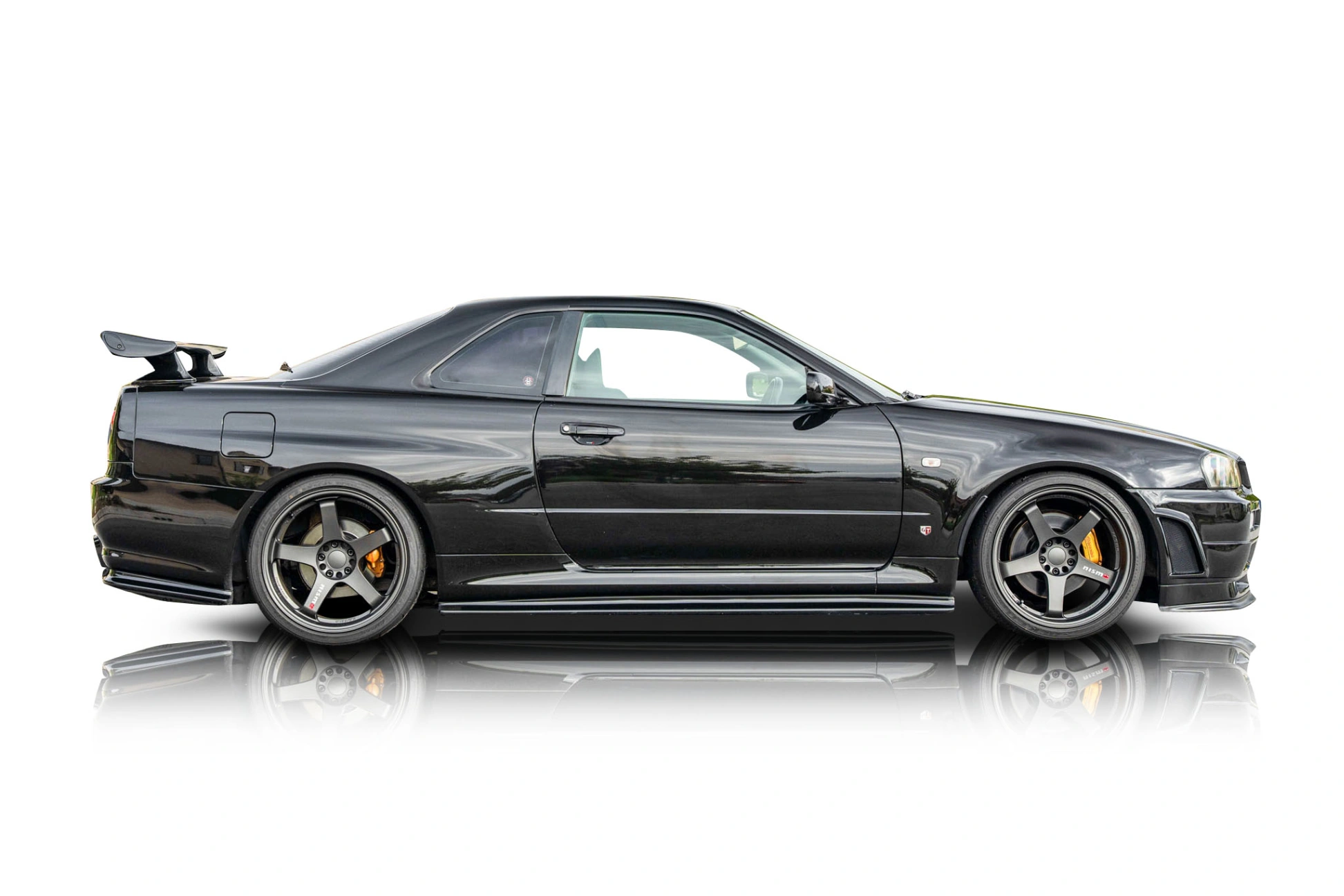 An incredible side shot photo of a Nissan Skyline that you should buy.