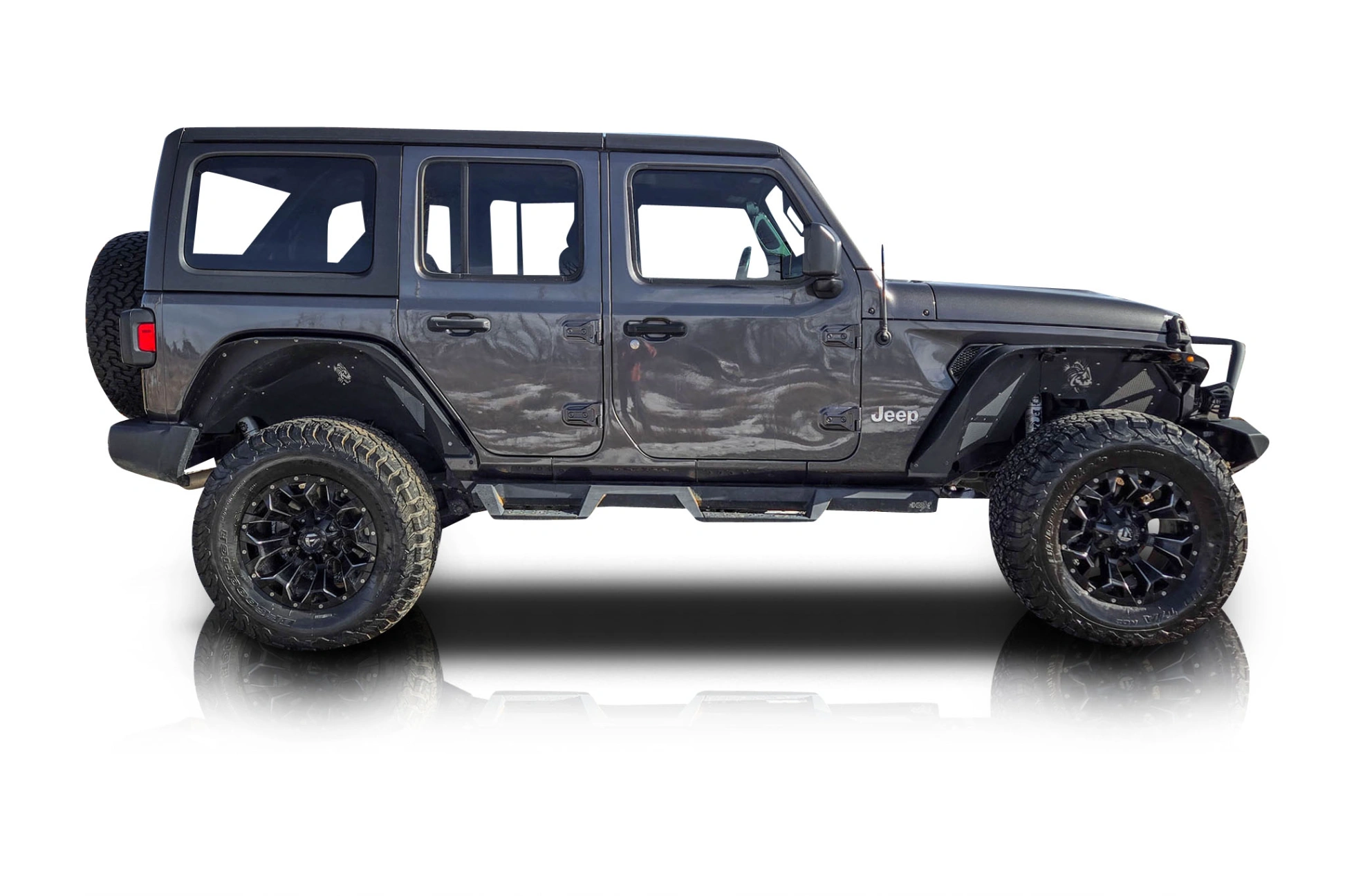 An incredible side shot photo of aJeep Wrangler that you should buy.