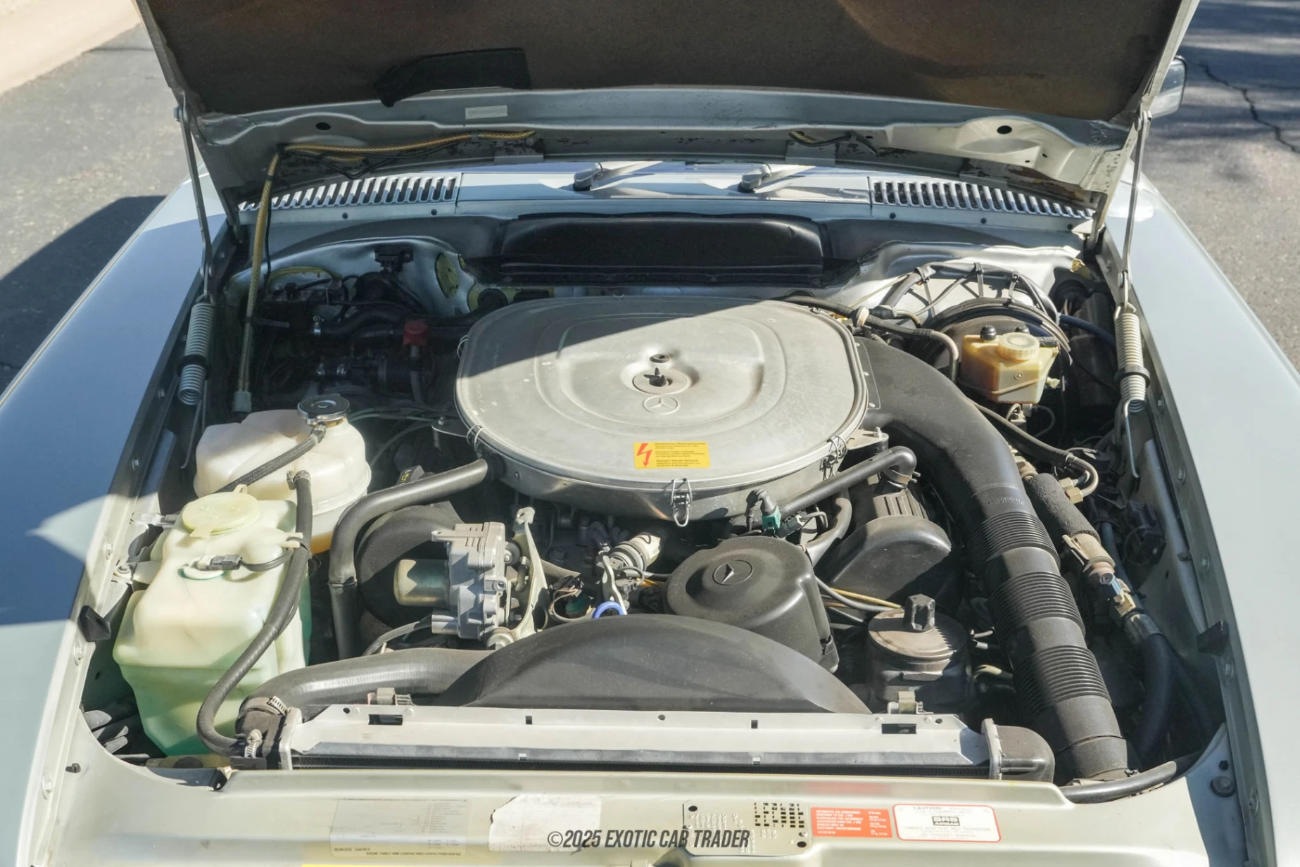 1989 Mercedes-Benz 560SL - Engine Photo