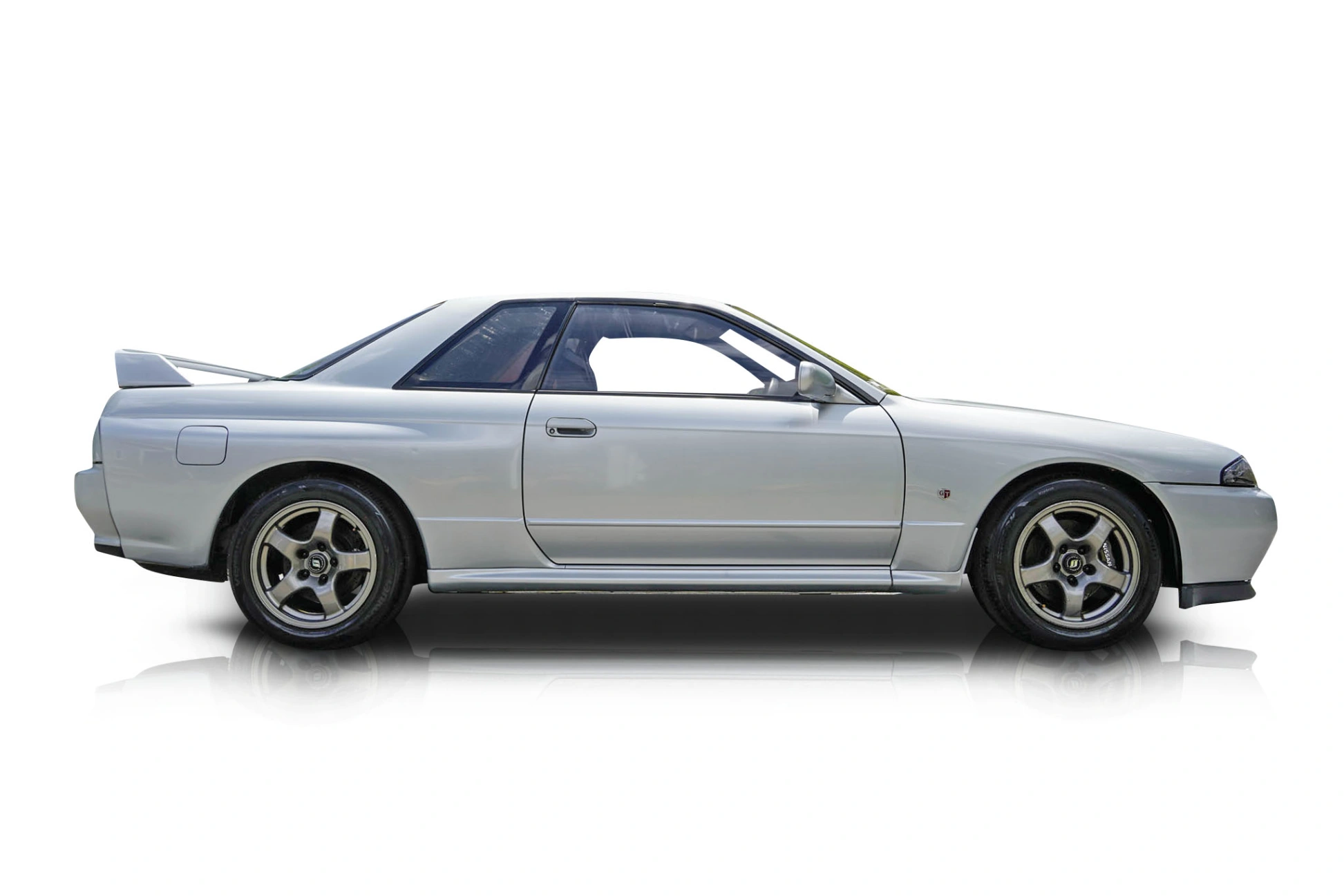 An incredible side shot photo of a Nissan Skyline that you should buy.