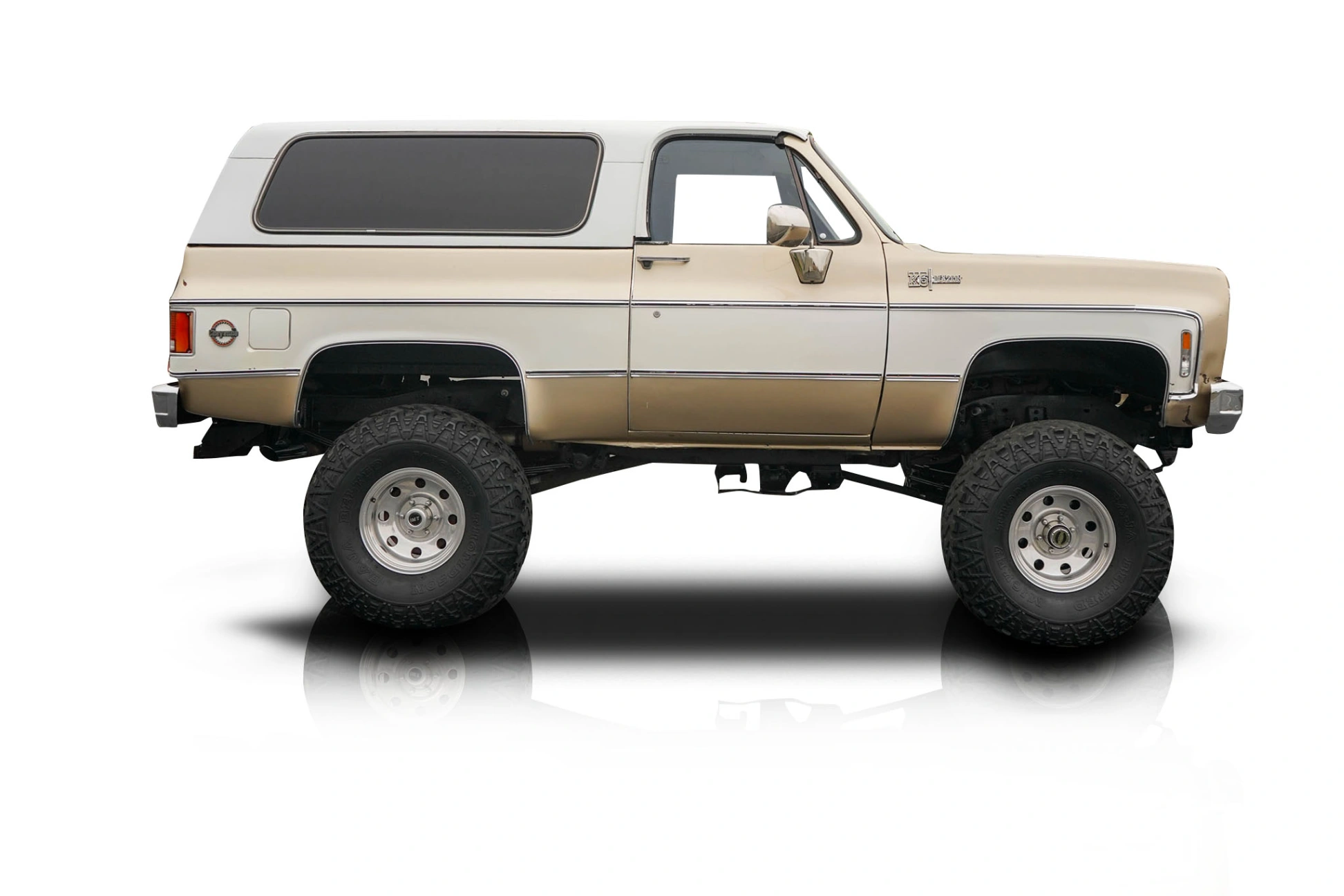 An incredible side shot photo of a Chevrolet K5 Blazer that you should buy.