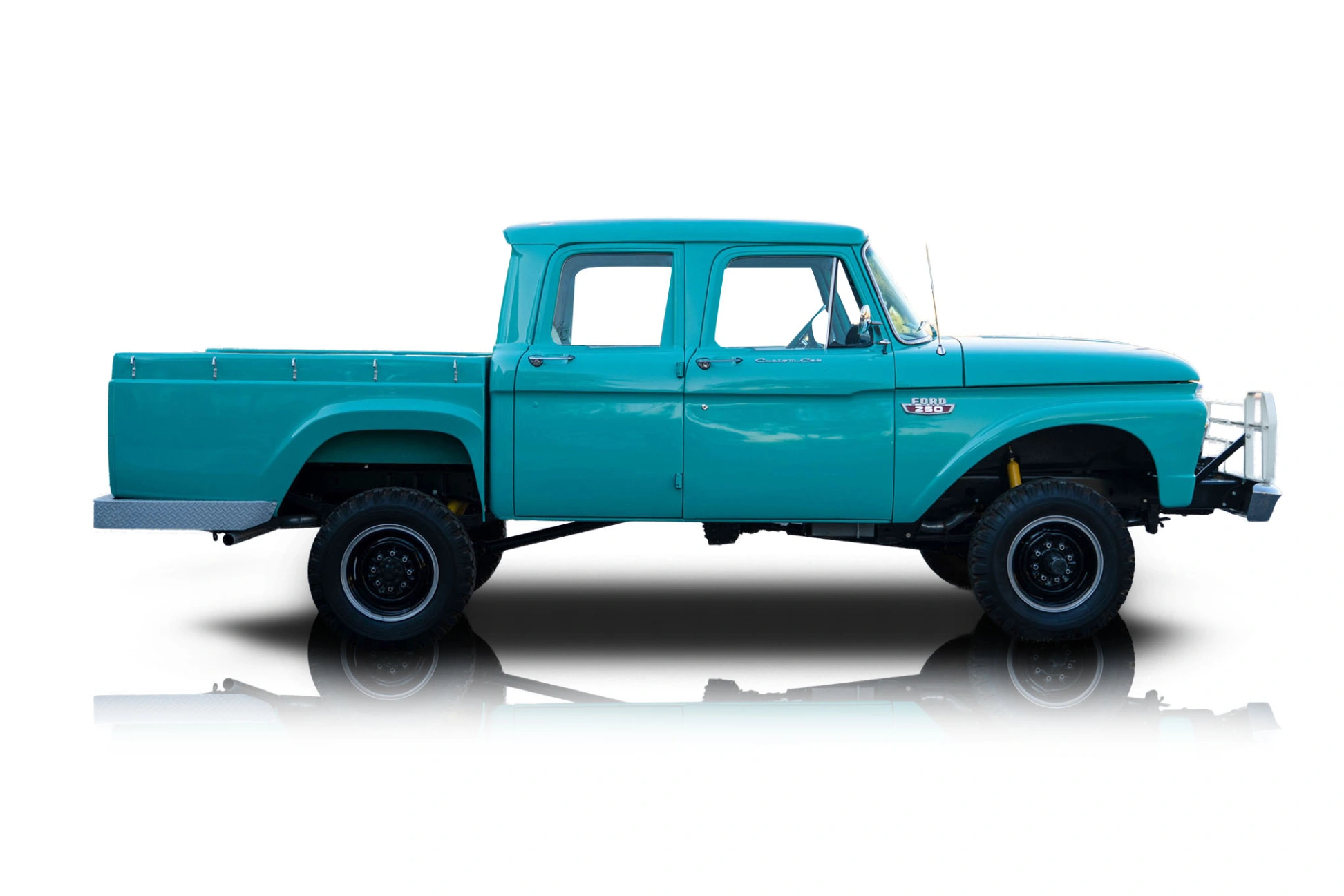 An incredible side shot photo of a Ford F-250 that you should buy.