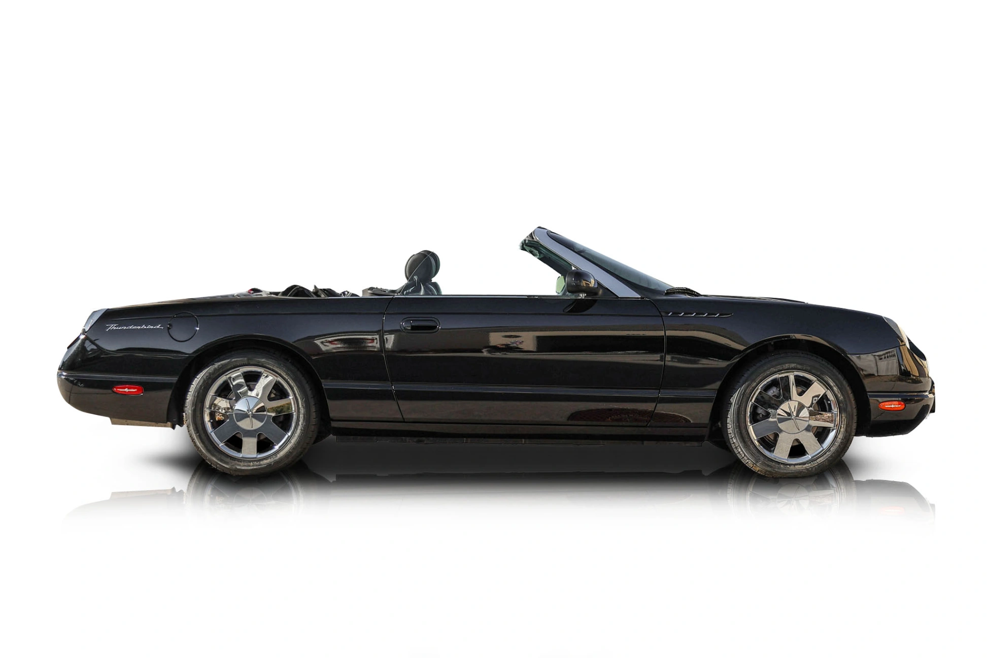 An incredible side shot photo of aFord Thunderbird that you should buy.