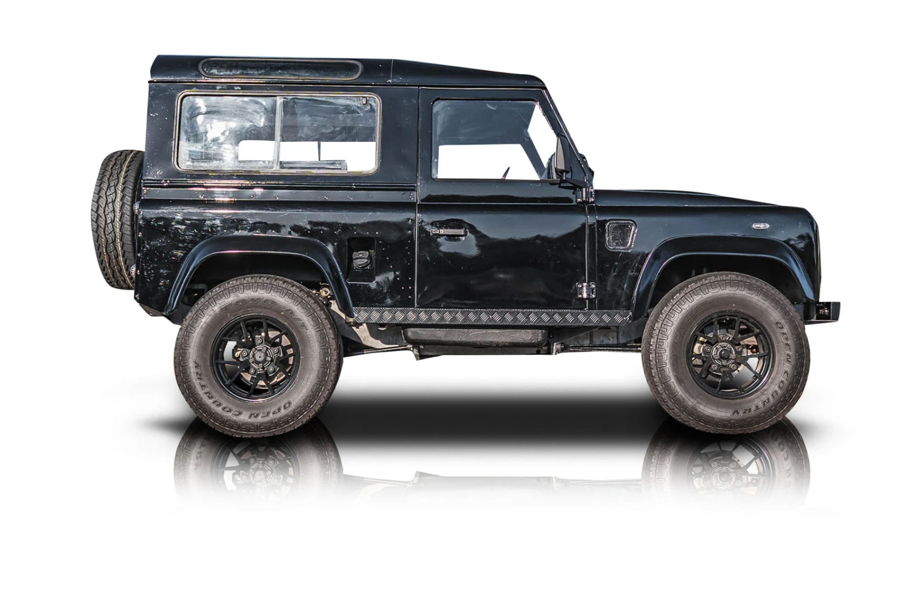 An incredible side shot photo of a Land Rover Defender 90 that you should buy.